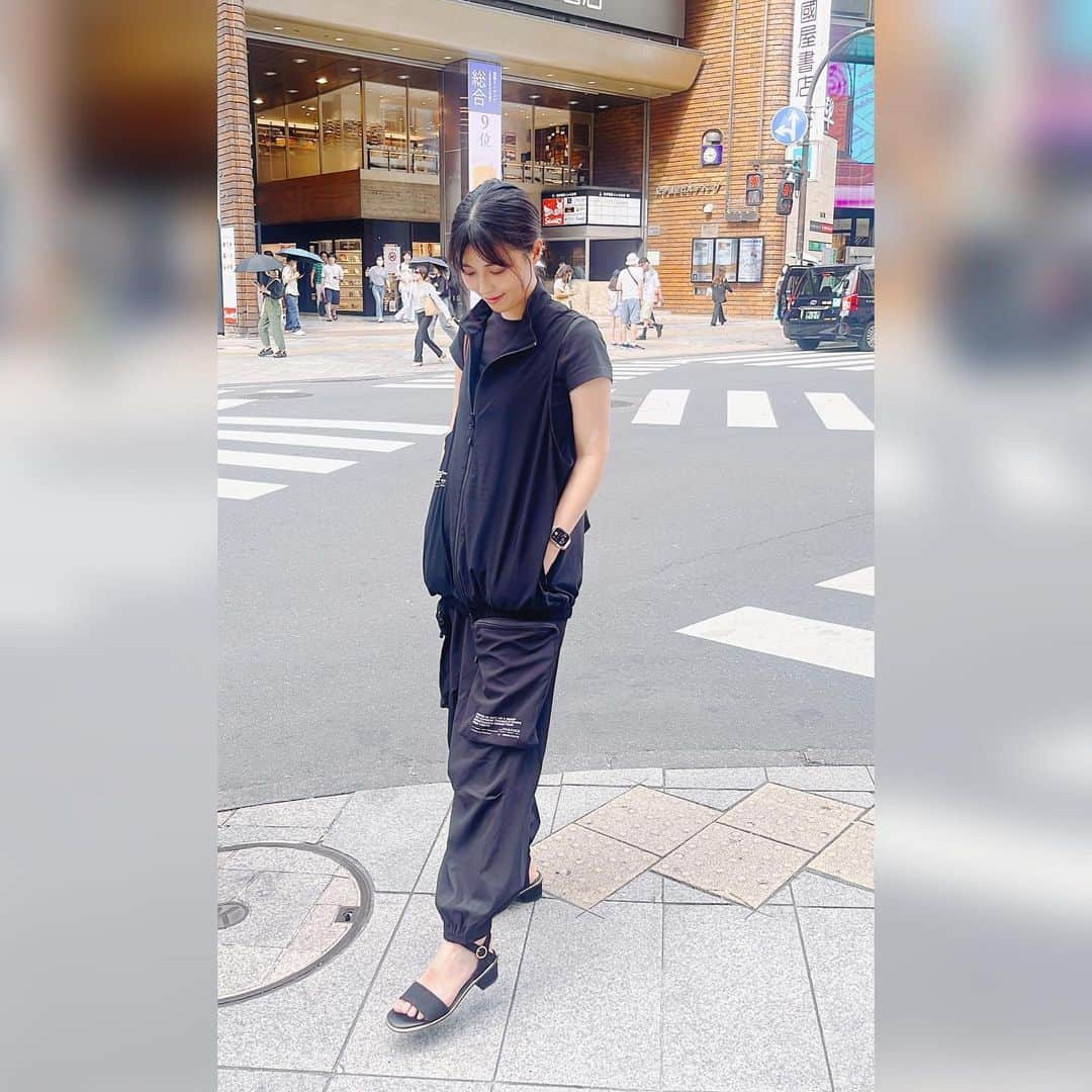 渋谷飛鳥のインスタグラム：「マネージャーさんとランチミーティングして あゆ　@uno_ayumi とお茶して もう1人の友達と合流して夜ご飯食べて🍷🍹🍸  喋りすぎて帰りのタクシーで 喉がカサカサなことに気付く。😂😂😂  セットアップ👚👖 @superthanks_official」