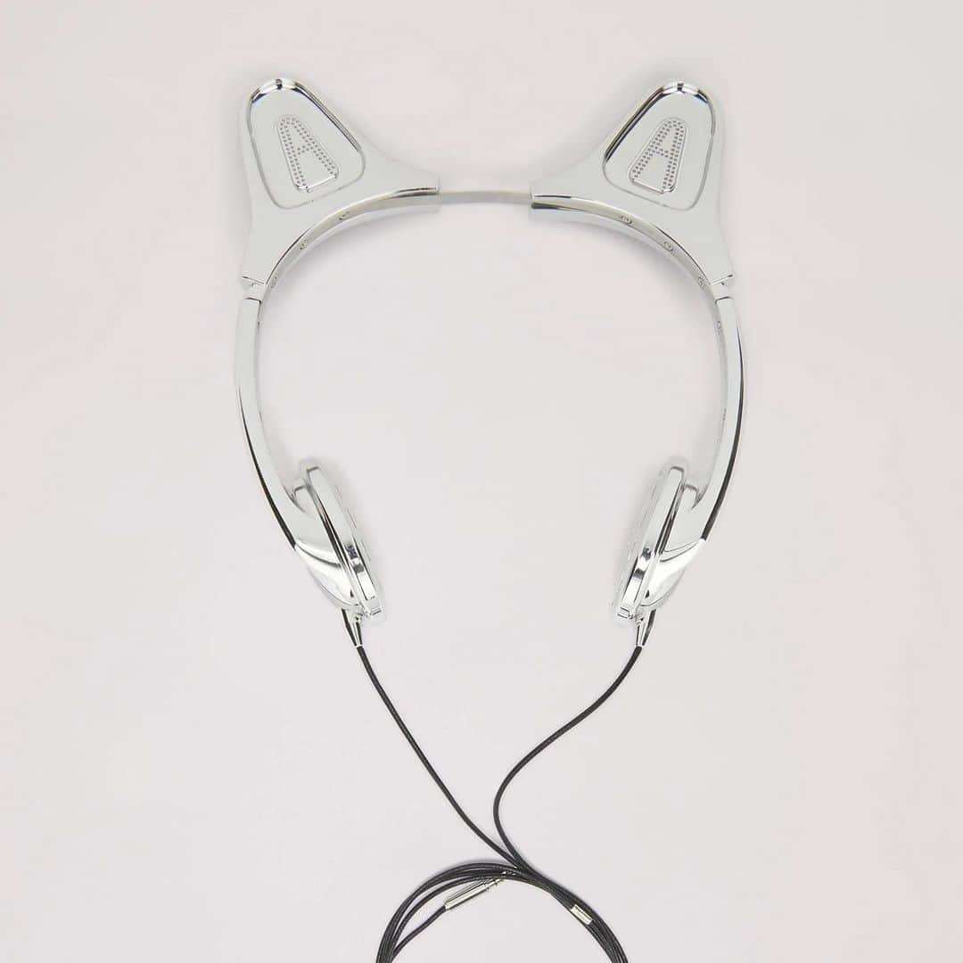 AMBUSHさんのインスタグラム写真 - (AMBUSHInstagram)「AMBUSH SS2023 CAT EAR HEADPHONE CHOKER + CD PLAYER CASE」6月29日 11時25分 - ambush_official