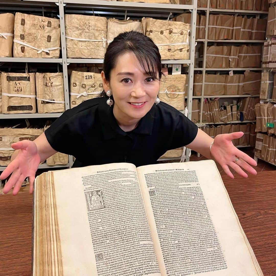 水原恵理さんのインスタグラム写真 - (水原恵理Instagram)「本日情報解禁  7/29(土)16:00-17:00 BSテレ東にて放送 「名画に隠された会計の世界」  芸術家・画家であり航空力学・軍事工学・天文学など様々な分野に精通したレオナルド・ダ・ビンチ  今回は、経済の視点からダビンチを解明。 取材を進めると様々な発見がありました。 そして、ダビンチの名画「最後の晩餐」完成の鍵となる人物に辿り着きました。 その人物は現代を生きる私たちと密接な関係が！！！  是非番組をご覧ください。 新発見！だらけの番組ですので、 皆様是非是非、口コミで広めて下さい！  #BSテレ東 #名画に隠された会計の世界 #イタリア出張 #イタリア特番」6月29日 11時29分 - erimizuhara