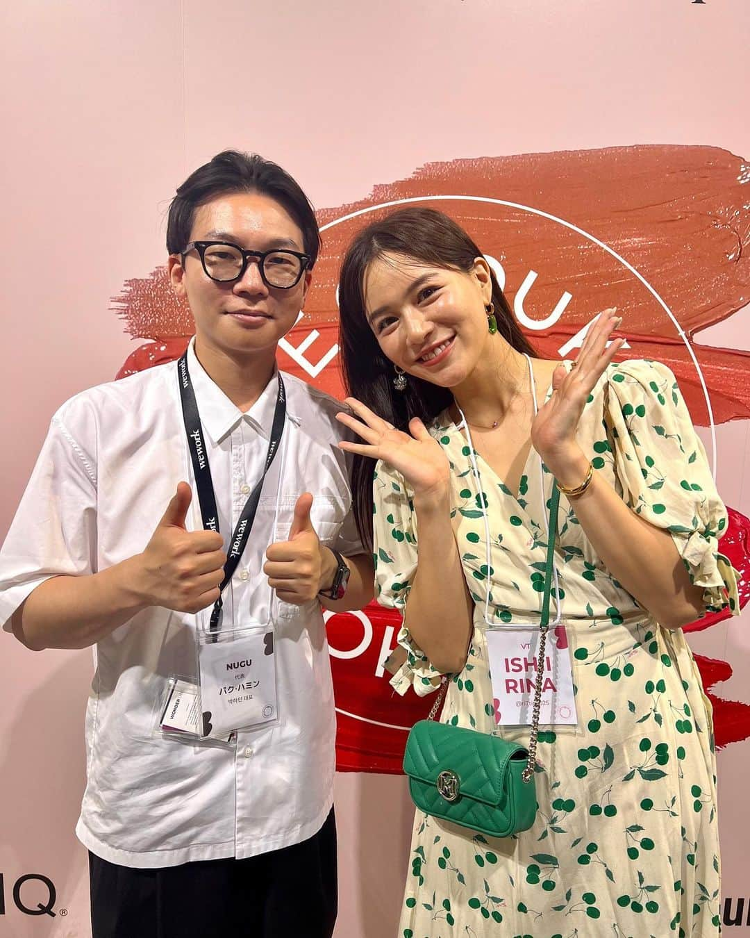 石井里奈さんのインスタグラム写真 - (石井里奈Instagram)「@nugu_beauty のビューティーイベントへ✨ もう誰もが知ってる韓国コスメがたくさんでテンションあがりました💚 なかでも @vtcosmetics_japan の新作のニードルショットがかなりおすすめ！！天然のマイクロニードルが配合されていてぬるとチクチク。 肌の奥底まで浸透して肌本来の力で綺麗にしてくれるの。 qoo10でもランキング1位なるほど大人気。私も毎日使ってるけどこれ使ったあとパックする流れおすすめです😘❤️ . この日はVTカラーでグリーンコーデで行きました💚 dress... @tarajarmon_jp  bag... @metrocity.japan  . #vtcosmetics #nugubeauty #韓国コスメ #韓国コスメ購入品 #韓国コスメレビュー #メガ割 #qoo10 #美容液 #韓国メイク #スキンケア #おすすめスキンケア」6月29日 11時32分 - ri7tin1025