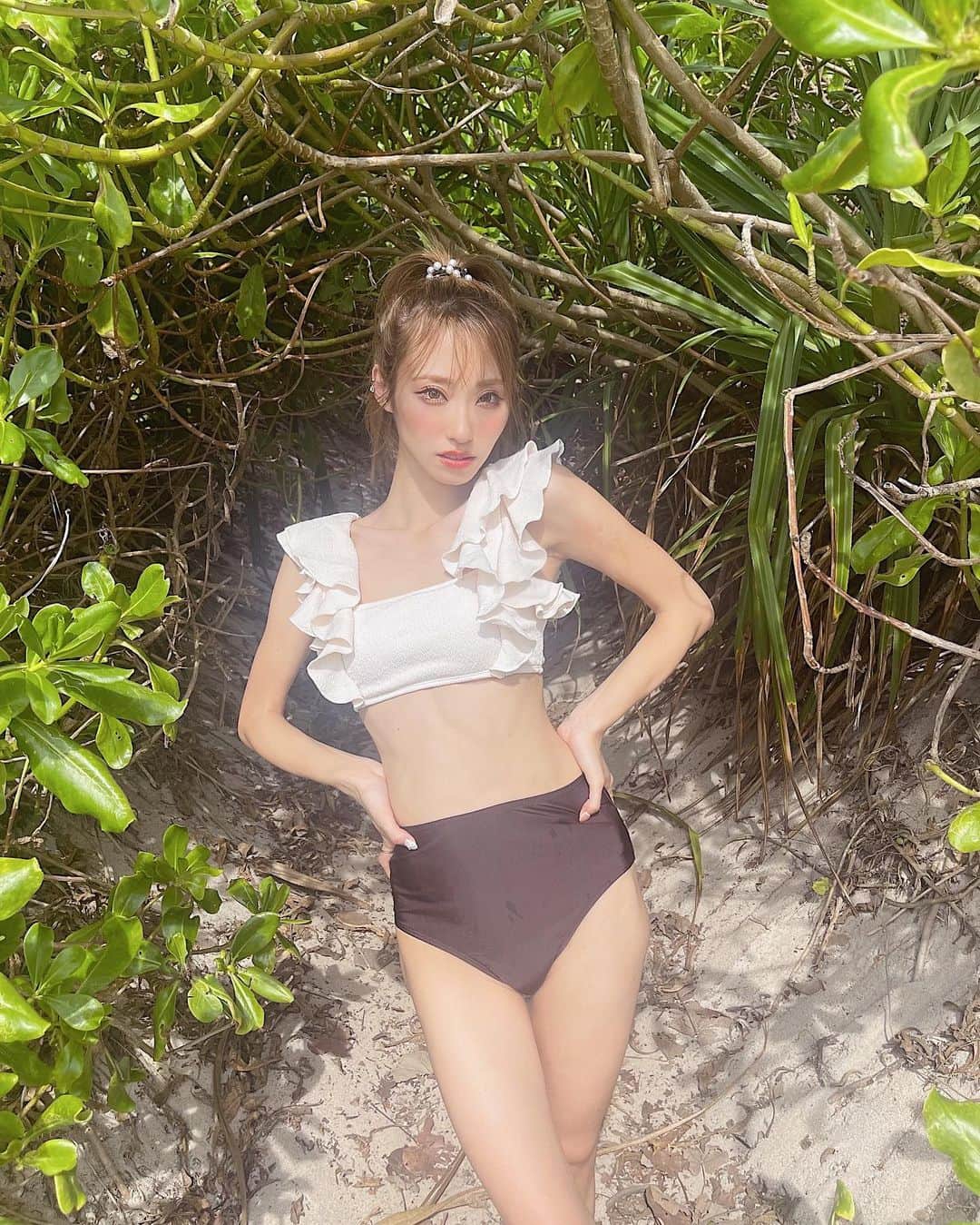 HIKARUのインスタグラム：「宮古島来たよー 今年まだ焼いてないのに 下地が残ってるのか赤くならず黒くなった🥹 #宮古島」