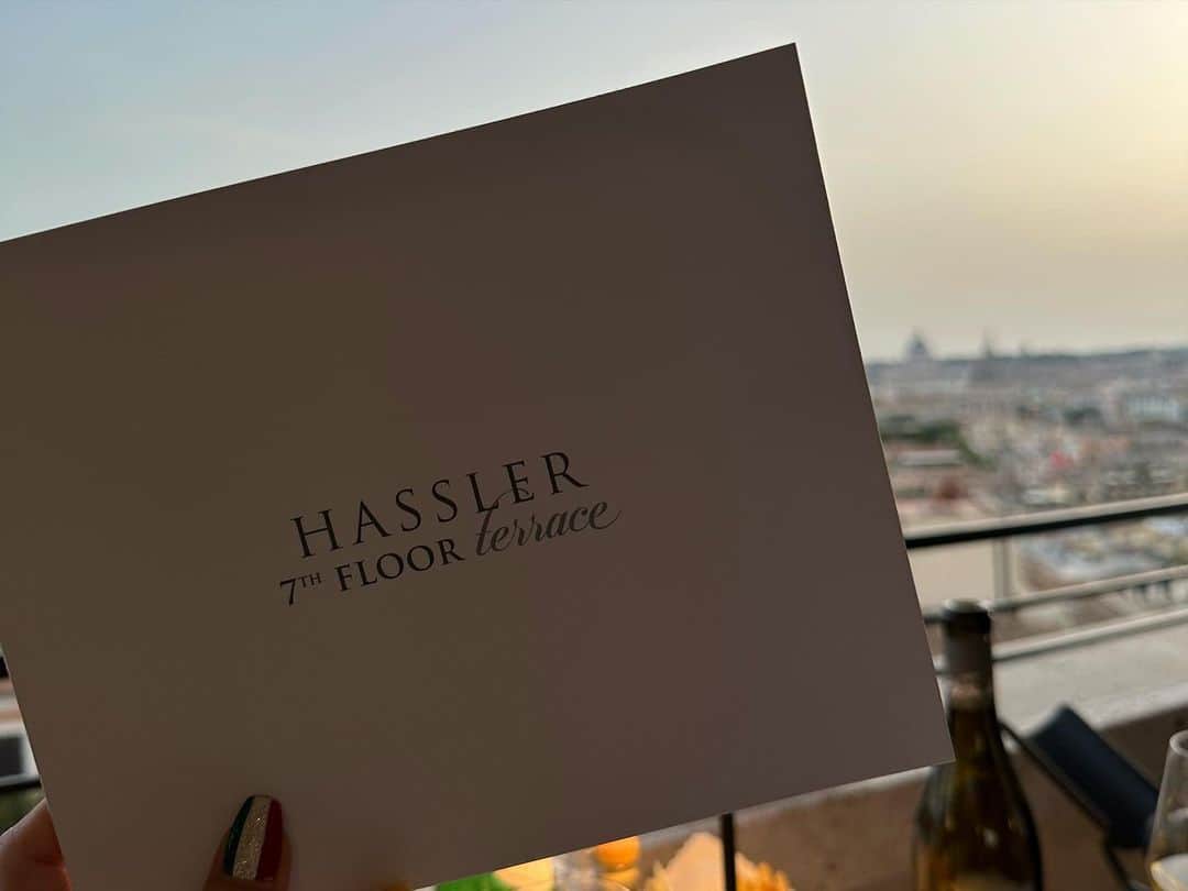 CHIHIRO♡さんのインスタグラム写真 - (CHIHIRO♡Instagram)「Hasslerに泊まって その上にあるテラスで食事🍽  ローマ見渡せる感じで最高だった🥰  イタリアの思い出🇮🇹  #italy #roma #hassler #wine #イタリア旅行 #海外旅行 #イタリア #ローマ #ハスラー #外食日記 #食べログ #いつかのシリーズ」6月29日 12時11分 - chipipipi918