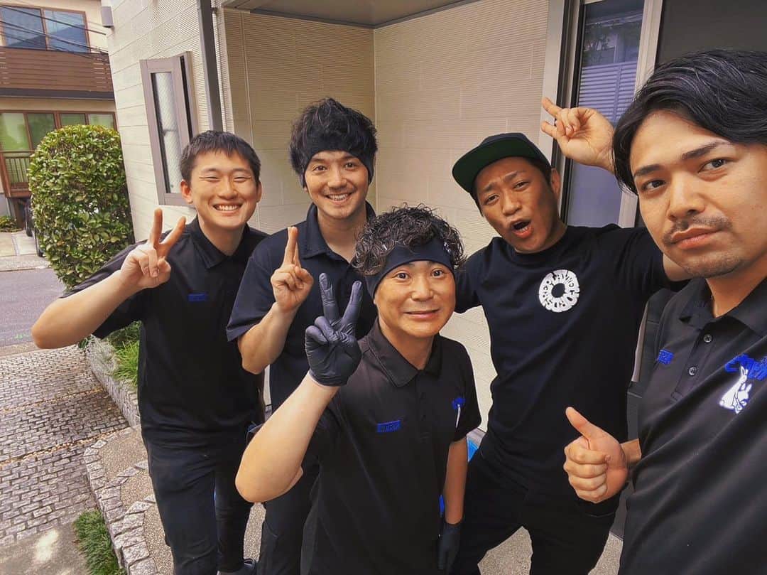 三浦孝太のインスタグラム：「先日、はなわさんのお宅の清掃をさせていただきました！！ はなわさんはスタッフ全員にも気をかけてくださるとてもお優しい方でした！ SAGAが懐かしい！今はYouTubeでも大活躍されております☝️これから、はなわさんのYouTubeをチェックしたいと思います！ ありがとうございました🙇‍♂️   #佐賀県」