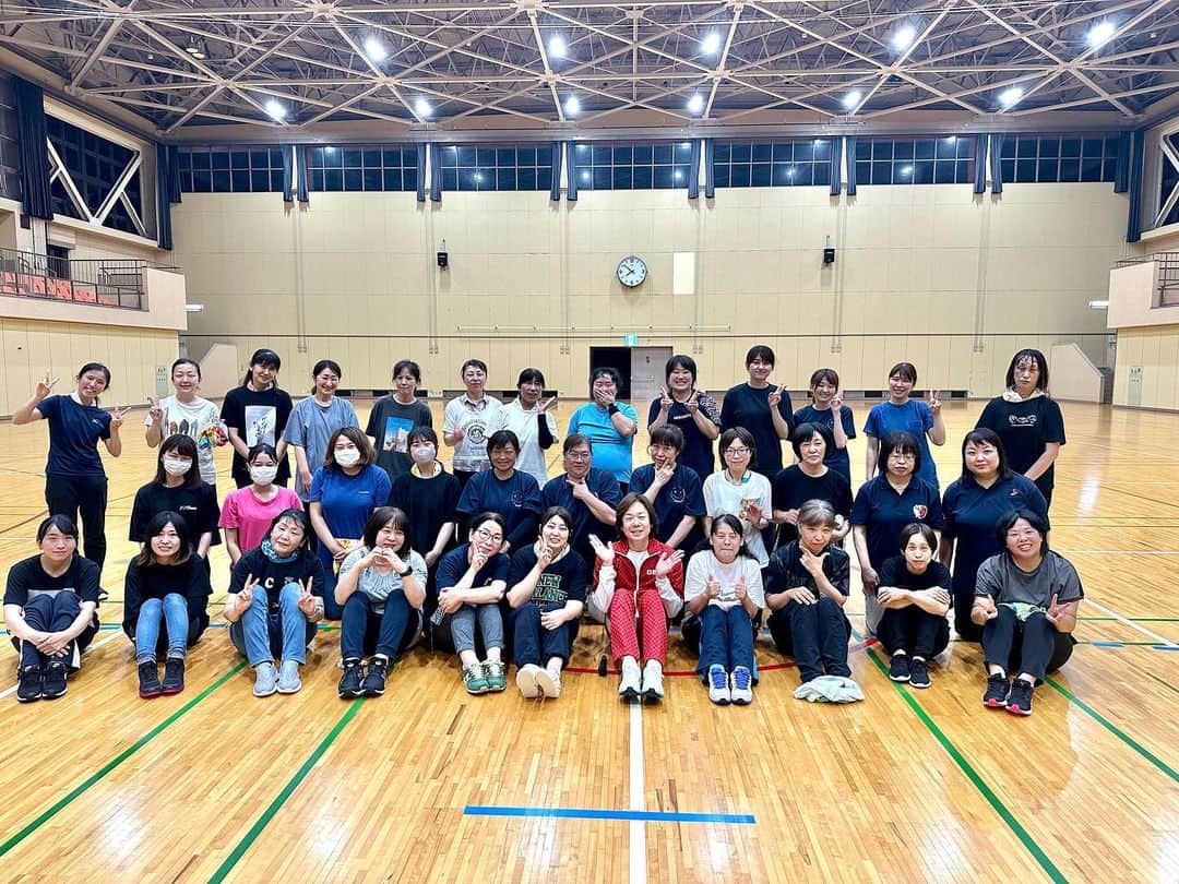 佐藤弘道さんのインスタグラム写真 - (佐藤弘道Instagram)「昨日は千葉県香取市で18時から市内の保育所の先生方を対象にした実技研修会でした。 一日の保育を終えて、大変疲れているところで座学の講座もあり、運動あそび実技指導もあり、先生方ありがとうございました♡ 少子化で市内の園数も減少したとお聞きしました。 これからも子どもたちの為に、そして保育者の先生方の為にお役に立てるように頑張りますので、今後ともよろしくお願いします(^^) 役員の先生方も準備から片付けまで、本当にありがとうございましたぁ〜♡」6月29日 12時26分 - satouhiromichi023