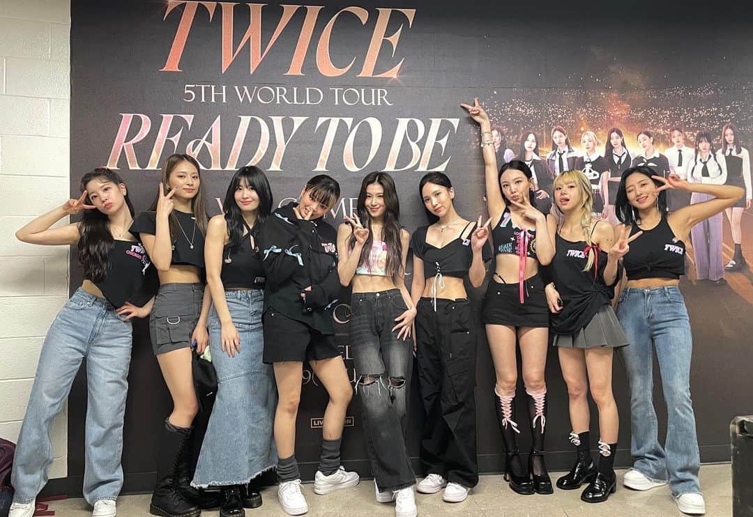 TWICEさんのインスタグラム写真 - (TWICEInstagram)「TWICE 5TH WORLD TOUR 'READY TO BE' IN #CHICAGO - DAY 1  DAY 1 in Chicago was so much fun🔥 Thanks to our Chicago ONCE for making us feel incredibly happy tonight!  #TWICE #트와이스 #READYTOBE #TWICE_5TH_WORLD_TOUR」6月29日 12時31分 - twicetagram