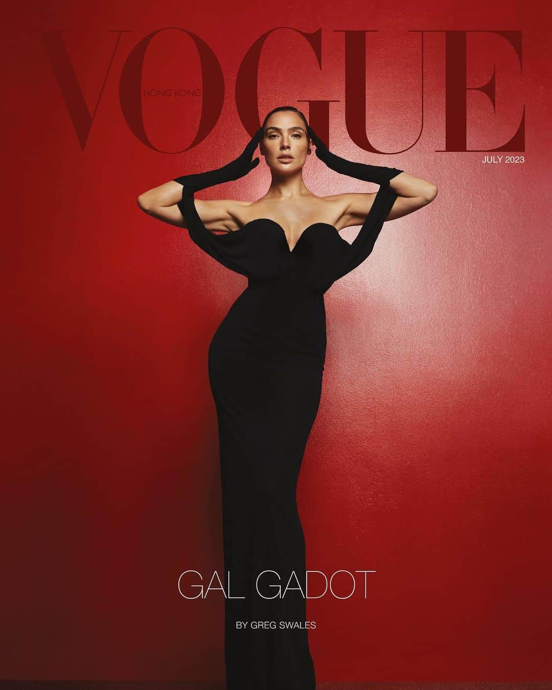 ガル・ガドットのインスタグラム：「@VogueHongKong ❤️  Photographer: @gregswalesart   Stylist: @KarlaWelchStylist Cover Wardrobe: @YSL by @anthonyvaccarello  Cover Jewelry: @TiffanyAndCo Makeup Artist: @MissJoBaker Hair Stylist: @JennyChoHair Manicurist: @NailsByShige Producer: @AlexeyG @AGPNYC Casting: @jilldemling」