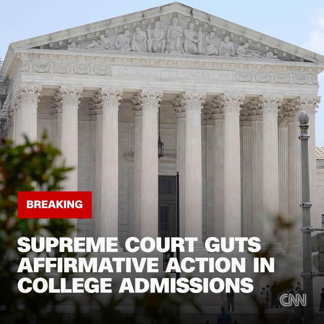 CNNさんのインスタグラム写真 - (CNNInstagram)「The Supreme Court says colleges and universities can no longer take race into consideration as a specific basis for granting admission, a landmark decision that overturns long-standing precedent that has benefited Black and Latino students in higher education.  Tap the link in our bio to read more.  📷: Mariam Zuhaib/AP」6月29日 23時29分 - cnn
