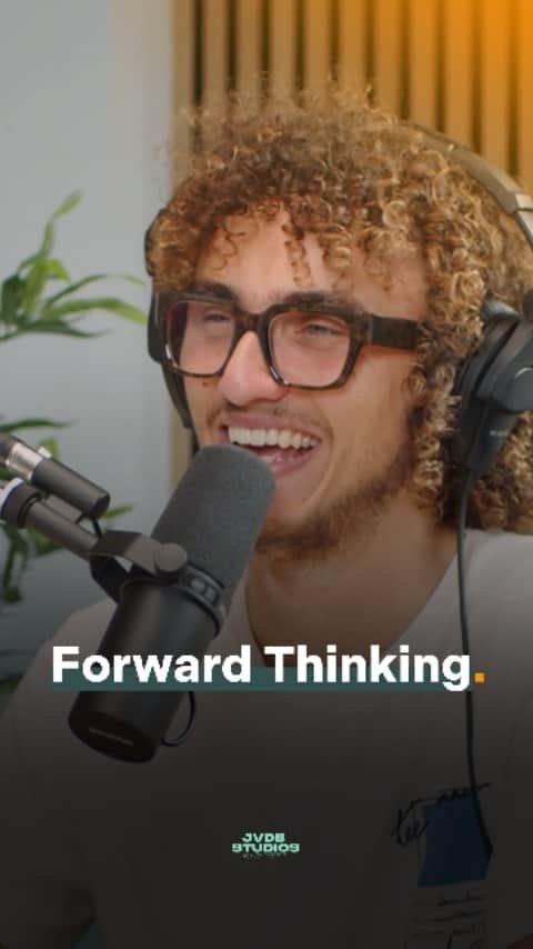 Kwebbelkopのインスタグラム：「Forward Thinking is now on Spotify & Youtube!🎧 The podcast show about how business leaders are Forward Thinking.💡 #podcast #forwardthinking #reels #reel」
