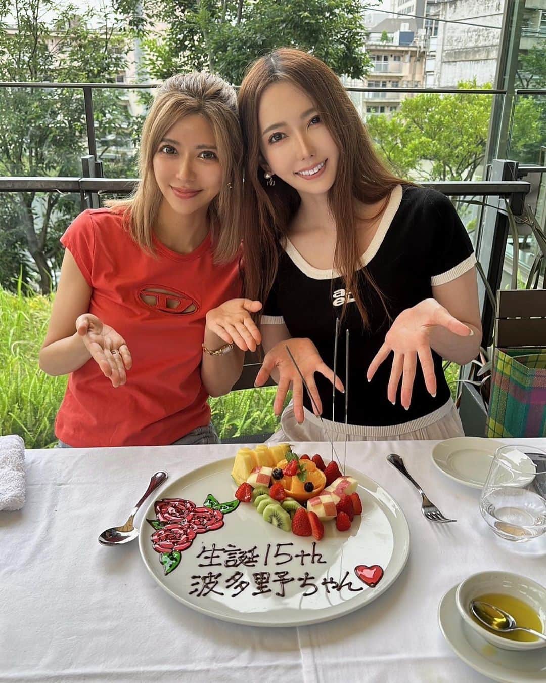 波多野結衣さんのインスタグラム写真 - (波多野結衣Instagram)「ゆうちゃんがこの前サプライズで15周年のお祝いしてくれた🥺❤️ いつもありがとう😢💓らぶ❤️ .  . #15周年記念 #サプライズ #ありがとう  #大好き #嬉しい #お祝い」6月29日 22時08分 - hatachan524
