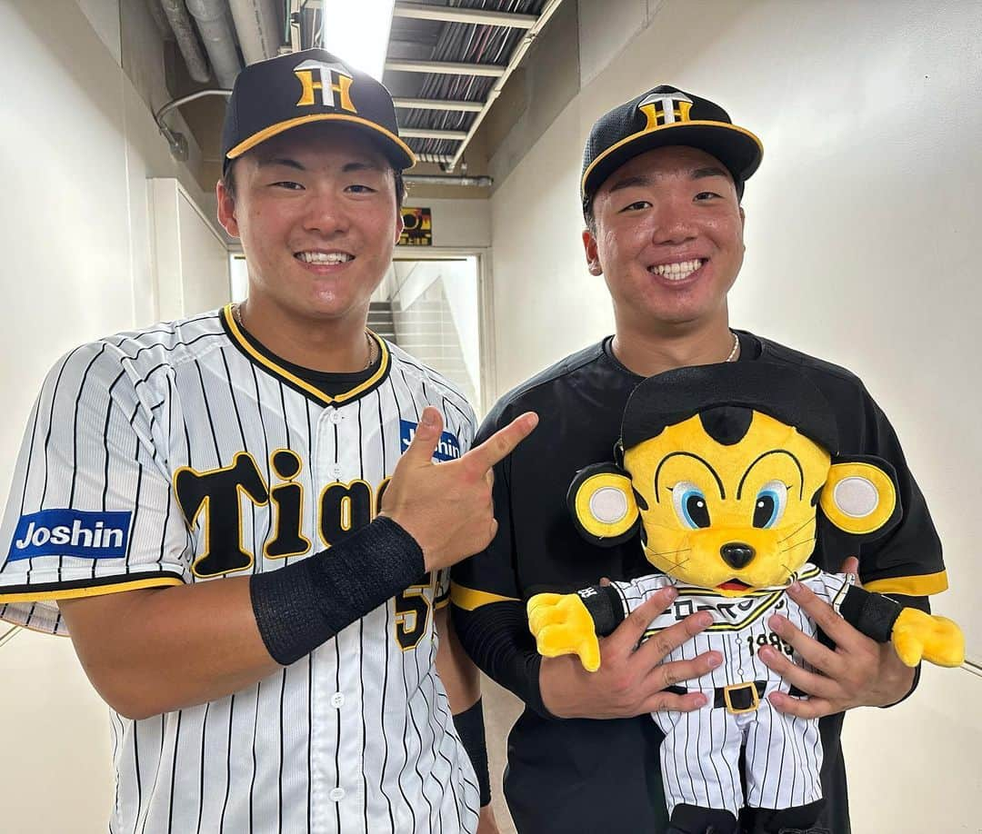 阪神タイガースさんのインスタグラム写真 - (阪神タイガースInstagram)「智辯学園の先輩後輩コンビ！後輩の#前川右京 選手が初回からタイムリーで先輩の#村上頌樹 選手を援護しました！ #村上頌樹 選手 #前川右京 選手 #阪神タイガース  #先輩後輩  #JERAセリーグ #ARE」6月29日 22時09分 - hanshintigers_official