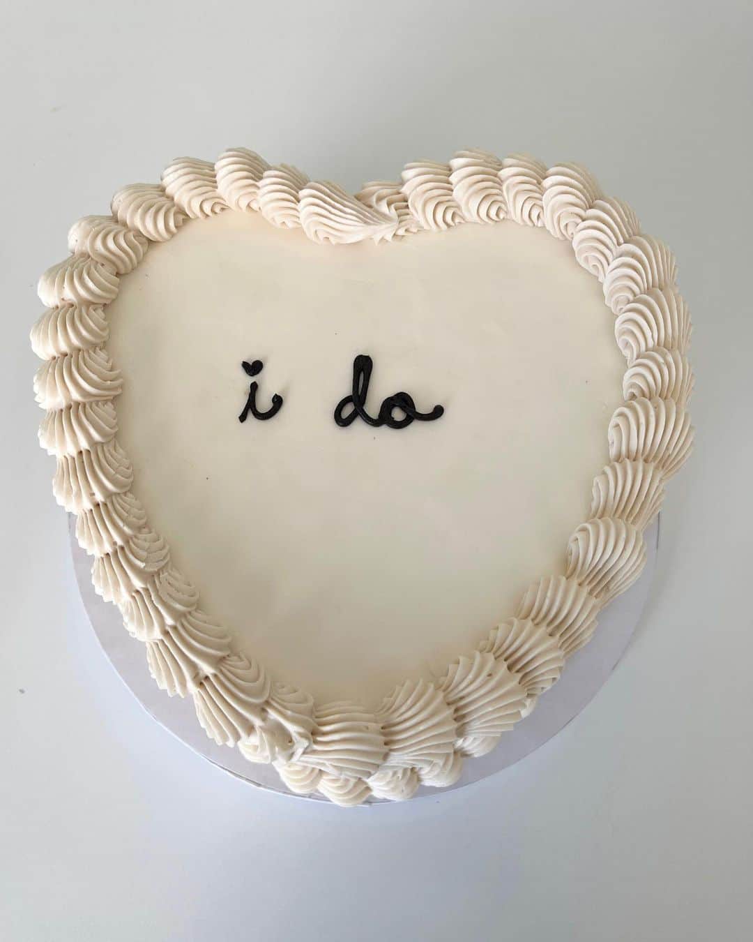 Cosmopolitanさんのインスタグラム写真 - (CosmopolitanInstagram)「I might be painfully single, but I NEED this cake.   #rg @pennyandjacks.cakes」6月29日 22時01分 - cosmopolitan