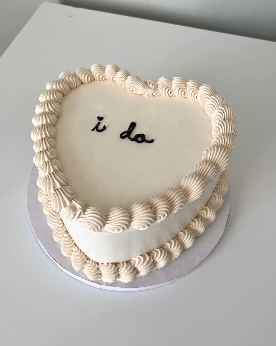Cosmopolitanさんのインスタグラム写真 - (CosmopolitanInstagram)「I might be painfully single, but I NEED this cake.   #rg @pennyandjacks.cakes」6月29日 22時01分 - cosmopolitan