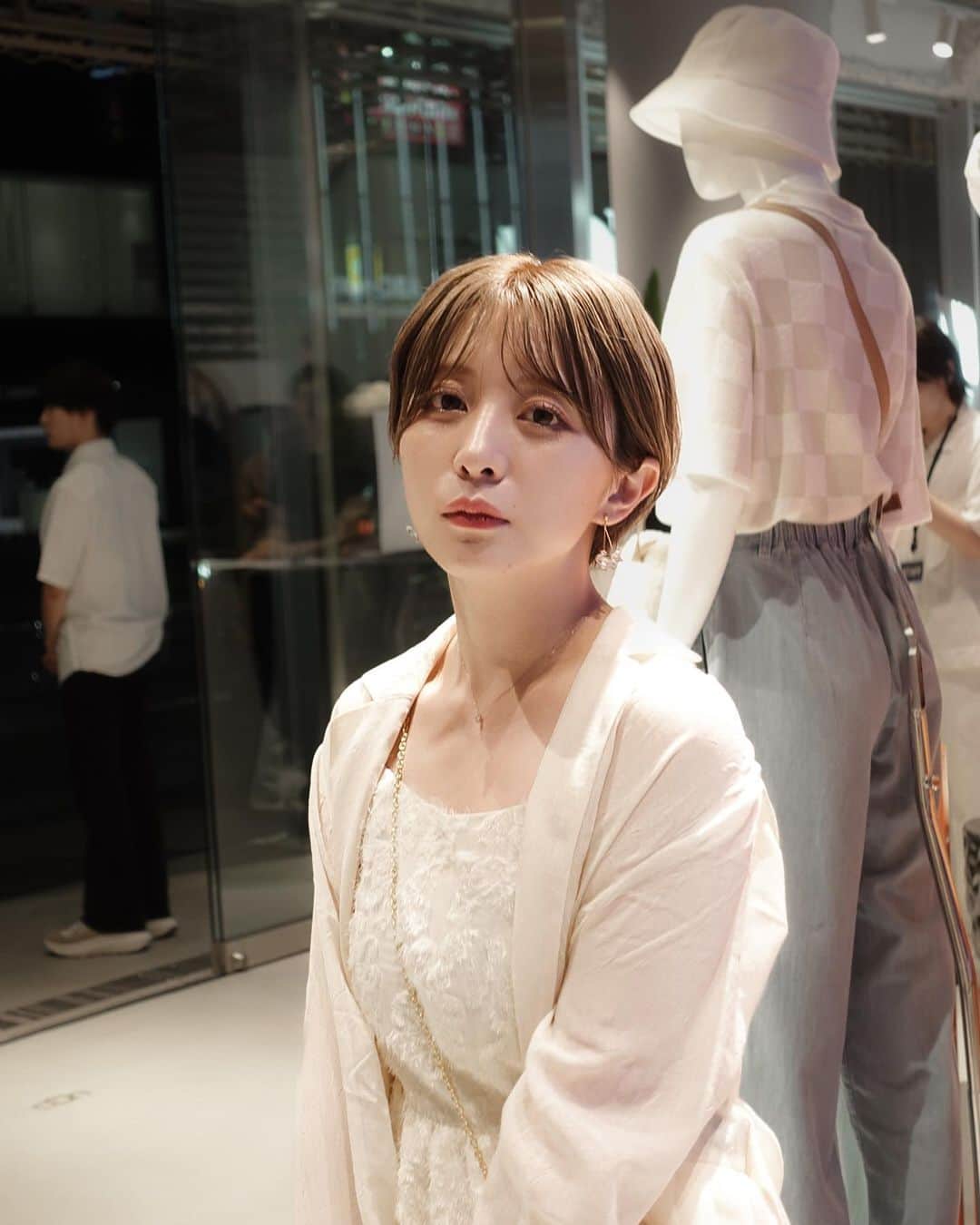 ゆ い りさんのインスタグラム写真 - (ゆ い りInstagram)「私の好きなUGGのフラグシップストアが原宿に…🥹✨  いつも眺めてるブランドやからレセプション来れて嬉しいなぁ🥲♡  個人的に今の時期に履きたい、 ホワイト系のシューズを選りすぐってきたけど ソフトクリームみたいな厚底サンダルとか アルパカみたいなアクティブなサンダルとか ファーが気持ちのいいサンダルたちとか…  買うときに忘れないよう 自分の記録用に撮ってきたからシェア🫶🪽  #uggjapan #ugg #サンダル #白サンダル」6月29日 22時09分 - pamyuiri
