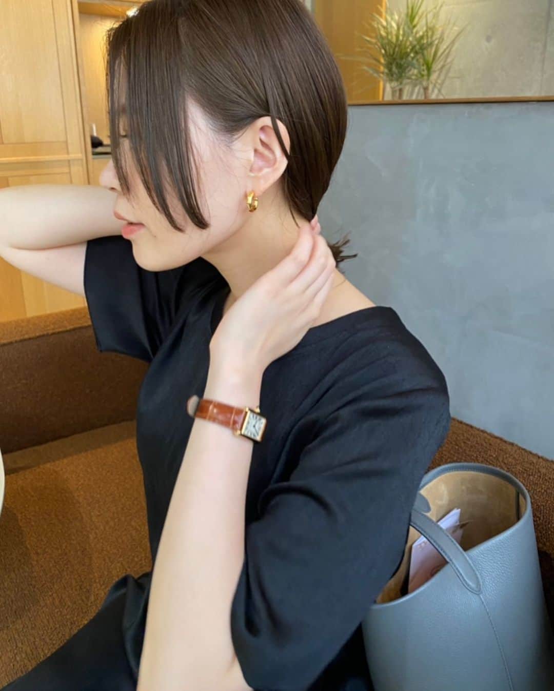 土田瑠美のインスタグラム：「結んだ時にぱつんとしたラインを。  オリーブカラー凄くお似合いだった 👐♡」