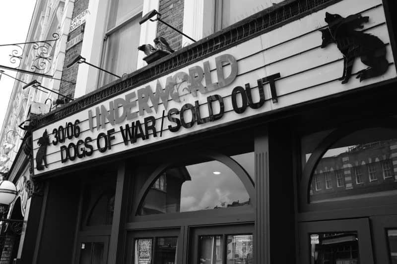 ヴィンス・ニールのインスタグラム：「Sold out in less than a minute!!!!」