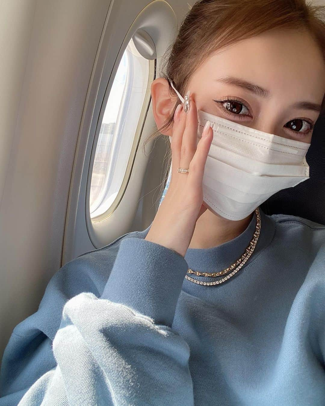 春川桃菜のインスタグラム：「ちょっと前の旅行✈️🩵 夜は砂浜に寝転んで目をつぶっていっぱい深呼吸してゆっくりと時間が流れていたなぁ 大好きになった場所🫨🩵❤️‍🔥 またすぐにいく😽」