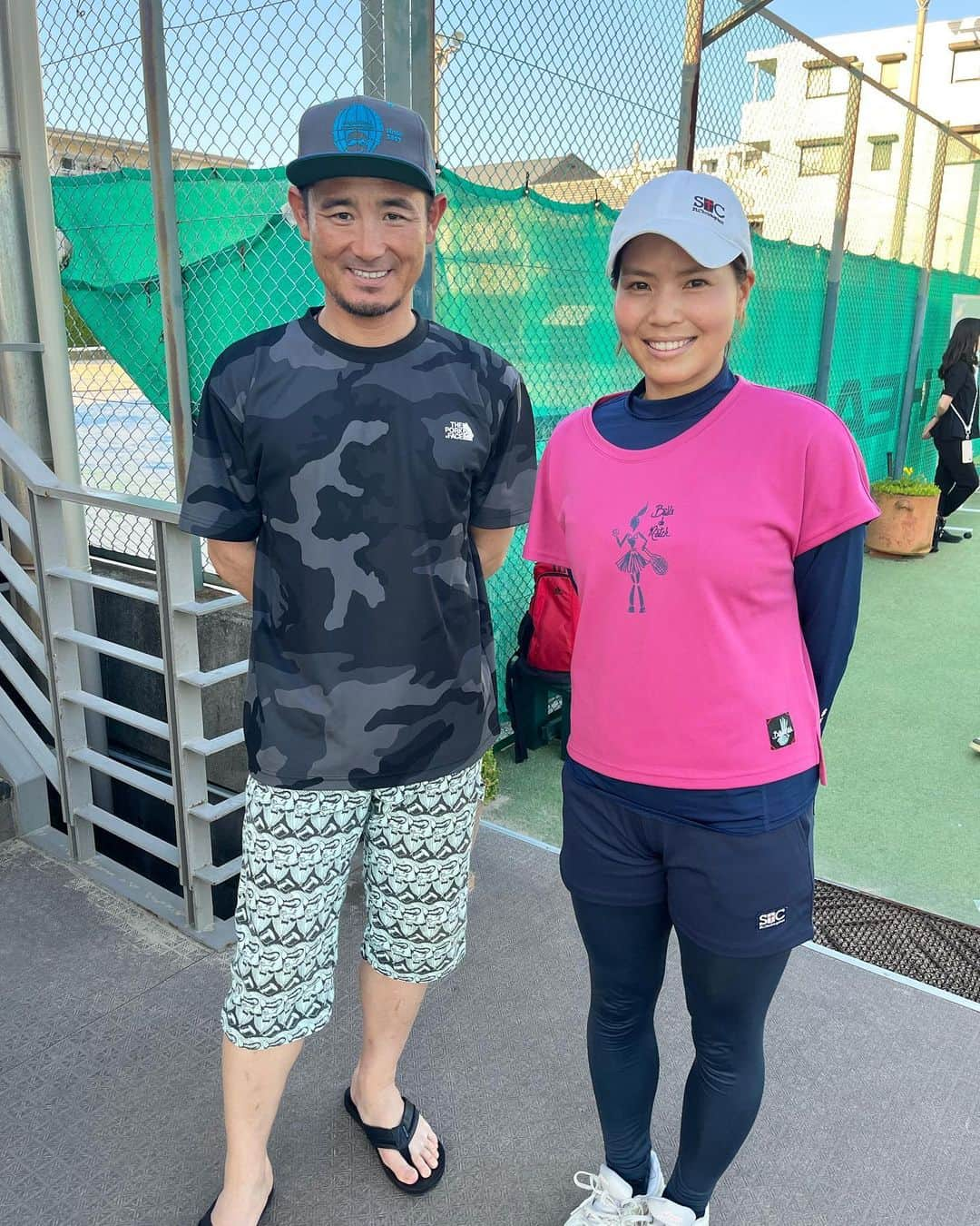 尾崎里紗のインスタグラム：「阪神タイガース・日本ハムファイターズなどで活躍された 元プロ野球選手の坪井 智哉さんとお会いさせて頂きました！ ⁡ 野球に携われながらカフェのプロデュースもされており色々と勉強させて頂きたいなと感じました😄  @tsuboi_official   @sky_afro_cafe   #坪井智哉 さん ⁡ ⁡ ⁡」