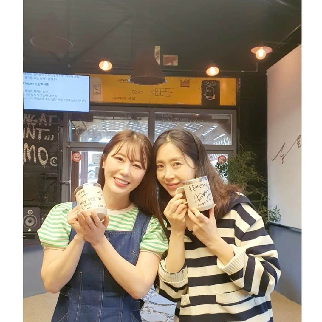 ソン・ユナのインスタグラム：「예쁘고 사랑스러운 나비님의 매력에 빠져보세요🤗 by PDC놀러오시라구요~🤭」