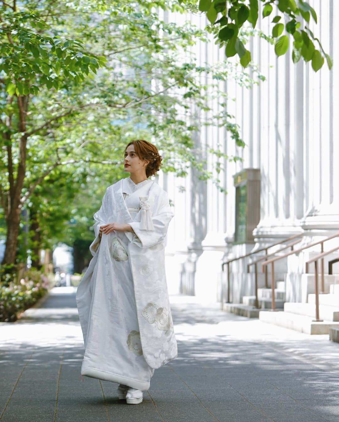 Tomoya Tamadaさんのインスタグラム写真 - (Tomoya TamadaInstagram)「【 @kimonoito 和装コラボフォトプラン 】  古典的でレトロな王道和装スタイルから、形式に捉われないファッション性の高いモダンなスタイルまで、お二人の個性を活かした特別なお写真をご提案させていただきます。  ●コラボフォトプラン内容  ・スタジオ撮影 or ロケーション撮影 ・新婦様衣裳 1式 (白無垢、色打掛、引き振袖から1点) ・新郎様衣裳 1式 (黒紋服、色紋服から1点) ・ヘアメイク&着付け ・ブーケ/ヘッドドレス ・撮影(100カット以上〜)  ＊白無垢＋色打掛の和装2点のプランもありますのでお気軽にお問い合わせ下さいませ。  こちらのコラボプランでは、 @masashiro_hosaka  @tama_hairmake が担当させて頂きます。  ●お問い合わせ @kimonoitoのハイライトにあります、 ラインアカウントQRコードを読み込んで頂き、 ご連絡お待ちしております。  上記以外のお問い合わせ先は  ・kimono絲HP ・TEL:0368211710  こちらまで、宜しくお願い致します。  ご質問・ご相談は【お問い合わせ】フォームまで お気軽にご連絡くださいませ。  ＿＿＿＿＿＿＿＿＿＿＿＿＿＿＿＿＿＿＿＿＿＿＿＿＿＿  【 現在、募集中のセミナー 】  ●7月10日(月曜日)  岡山  ●7月11日(火曜日)  岡山  ●7月18日(火曜日)  東京  ●7月25日(火曜日)  仙台  ●8月7日(月曜日)  鹿児島  ●8月21日(月曜日)  大阪   ●8月22日(火曜日)  大阪  当日の詳細、ご応募に関しましてはホームページの 「セミナー告知」に記載しておりますので ご応募お待ちしております☺︎  ＿＿＿＿＿＿＿＿＿＿＿＿＿＿＿＿＿＿＿＿＿＿＿＿＿＿  開催告知しているセミナー以外でも 個人様、企業様へ向けた臨店講習も行なっております。 臨店講習のお問い合わせは、こちらから宜しくお願い致します。  LINE ID ➡️ @ntb4770x  雑誌、広告、web撮影などのご依頼もお気軽にお問い合わせ下さいませ。 ご依頼に関するお問い合わせは、ホームページの 「お問い合わせ」からご連絡お待ちしております。  #ウェディング#ブライダル#花嫁#結婚式#結婚式準備#前撮り#和装#和装前撮り#weddingphoto#ウェディングフォト#プレ花嫁#プレ花嫁さんと繋がりたい#プレ花嫁準備#2023春婚#2023夏婚#2023秋婚#鹿児島花嫁#東京花嫁#ウェディングヘア#ブライダルヘア#ヘアアレンジ#ヘアメイク#花嫁ヘア#ウェディングドレス#weddinghair#bridalhair#新娘化妝#新娘秘書#新娘髮型#웨딩」6月29日 22時26分 - tama_hairmake