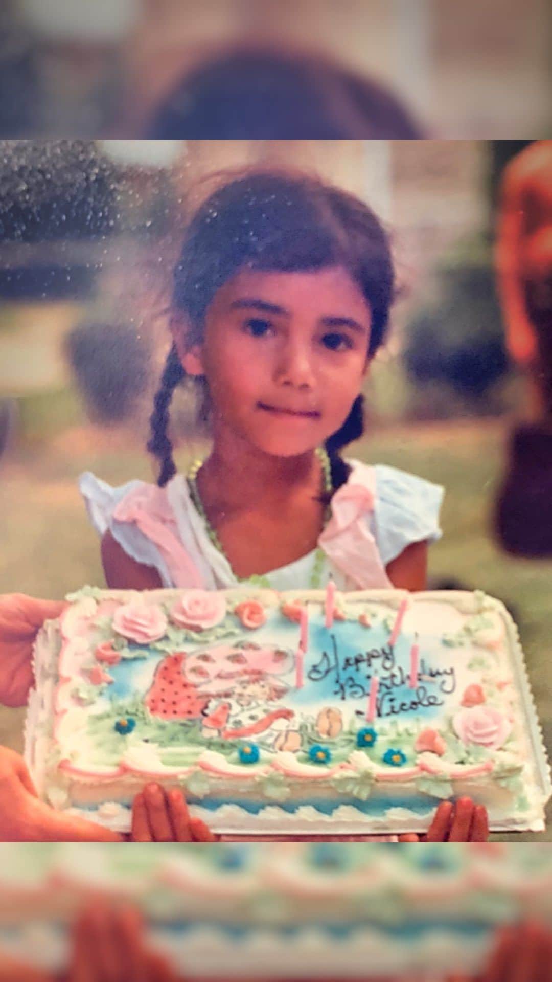 ニコール・シャージンガーのインスタグラム：「Happy Birthday little Nicole 🥹 You were always such a good little girl, with the sweetest heart,  and the biggest dreams. Now you’re grown and I am very proud of how far you’ve come, and are still Becoming.   Here’s to another year around the sun, another year of never giving up, another year of following your heart’s whispers. ♥️💨」