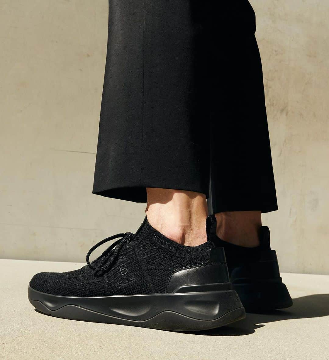 ニック･ウースタさんのインスタグラム写真 - (ニック･ウースタInstagram)「Loving my new @berluti Shadow sneakers. Made of a single piece of knitted fabric they are one of the most comfortable shoes I have owned.  #berluti #berlutishadow #ad」6月29日 22時21分 - nickwooster