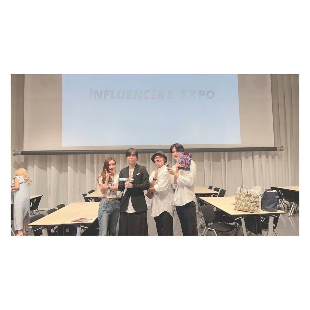 塩谷瞬さんのインスタグラム写真 - (塩谷瞬Instagram)「仲間のミサちゃんがやってる influencer EXPOに遊びに行って来ました！Amazonや沖縄のresort Hotelとかリファさんとか素敵なブースが沢山ありました🏖️✨  久しぶり会えて嬉しかった！ ハリケン世代の子たちも多くて嬉しかったです！✨  シュシュっとね✨  #influencerEXPO #shunshioya @shunshioya_official  @miee.misa  @refa_mtg  @influencersexpo.jp」6月29日 22時22分 - shunshioya_official