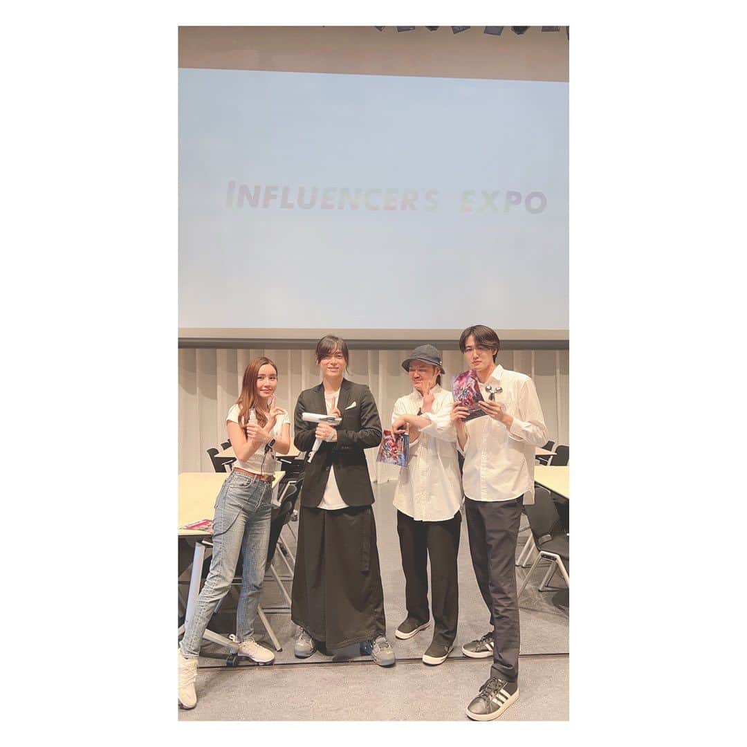 塩谷瞬のインスタグラム：「仲間のミサちゃんがやってる influencer EXPOに遊びに行って来ました！Amazonや沖縄のresort Hotelとかリファさんとか素敵なブースが沢山ありました🏖️✨  久しぶり会えて嬉しかった！ ハリケン世代の子たちも多くて嬉しかったです！✨  シュシュっとね✨  #influencerEXPO #shunshioya @shunshioya_official  @miee.misa  @refa_mtg  @influencersexpo.jp」