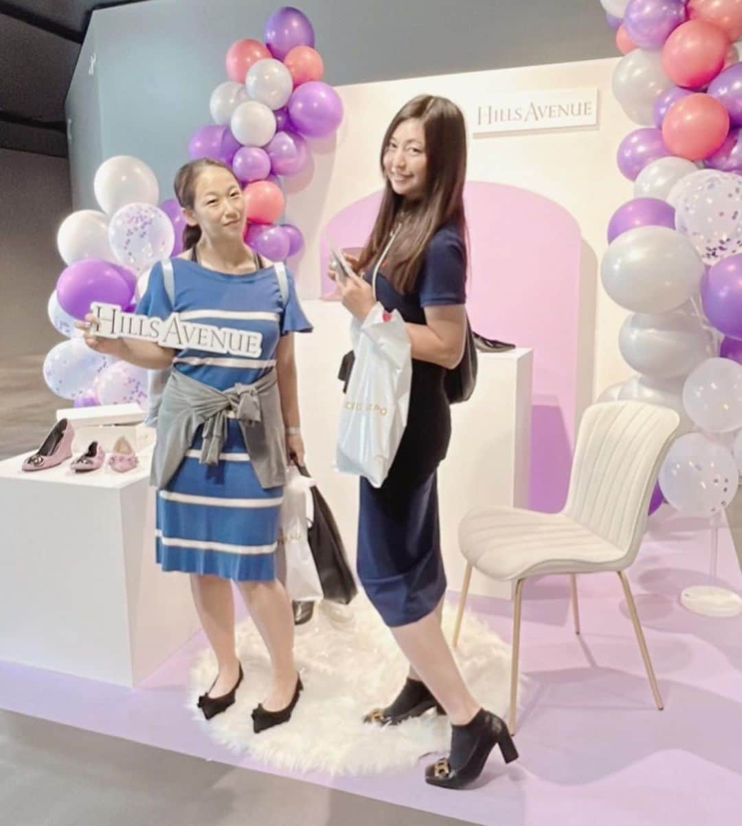 正田美里（みさみさ）さんのインスタグラム写真 - (正田美里（みさみさ）Instagram)「Influencer'sEXPO (インフルエンサーエキスポ)  @influencersexpo.jp に世手ちゃんと行ってきました。  沢山ブースあって、とにかく楽しかった✨   ★ヒルズアヴェニューさんの靴がとっても可愛かった(@hillsavenue_official )  ★ゴルフのレッスンプロとプロゴルファーも教えた凄い人なんだって！(@taskgolf )  ★三浦さやか先生もいました!!(@sayaka_miura82 )  ★この間、YouTube丁度みた!! (@shabekuri22 )  ★ポケモンのスニーカー可愛かった〜 (@sho_snkrspro )  他にも沢山ーーーーあげきらない（笑） また行きたいなーーーー✨✨✨  #インフルエンサーエキスポ #ヒルズアヴェニュー #アマスポ #アマゾンスポーツ #3歳児ママ」6月29日 22時28分 - misamisaupiupi