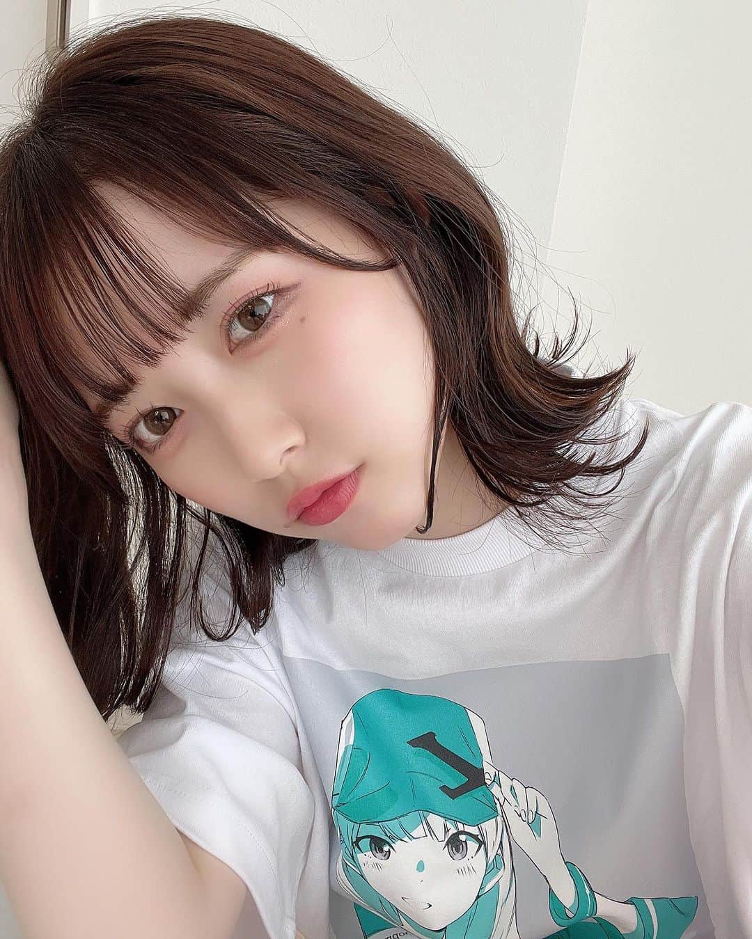 保科凜さんのインスタグラム写真 - (保科凜Instagram)「のんびりいこうね〜！  ・ ・   #idol  #jamscollection  #selfie  #like  #followme #ootd #tshirts  #instagram   #アイドル #ジャムズ #保科凜 #tシャツコーデ  #部屋着  #部屋着女子  #外ハネ  #ミディアムヘアアレンジ」6月29日 22時30分 - tottoko_lin
