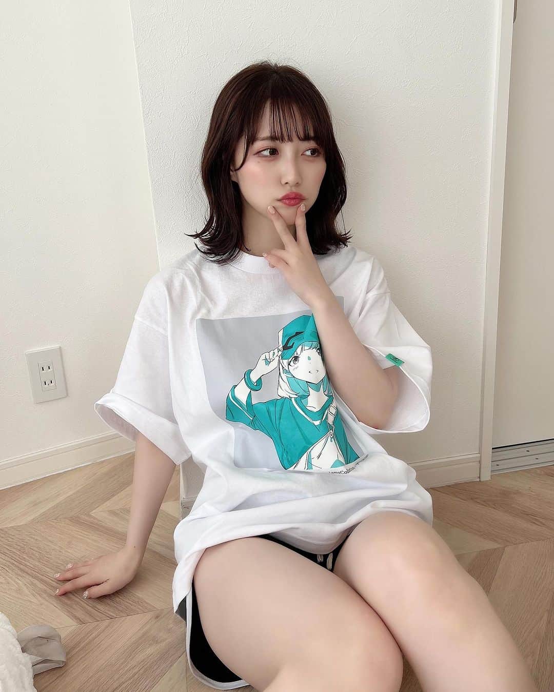 保科凜さんのインスタグラム写真 - (保科凜Instagram)「のんびりいこうね〜！  ・ ・   #idol  #jamscollection  #selfie  #like  #followme #ootd #tshirts  #instagram   #アイドル #ジャムズ #保科凜 #tシャツコーデ  #部屋着  #部屋着女子  #外ハネ  #ミディアムヘアアレンジ」6月29日 22時30分 - tottoko_lin
