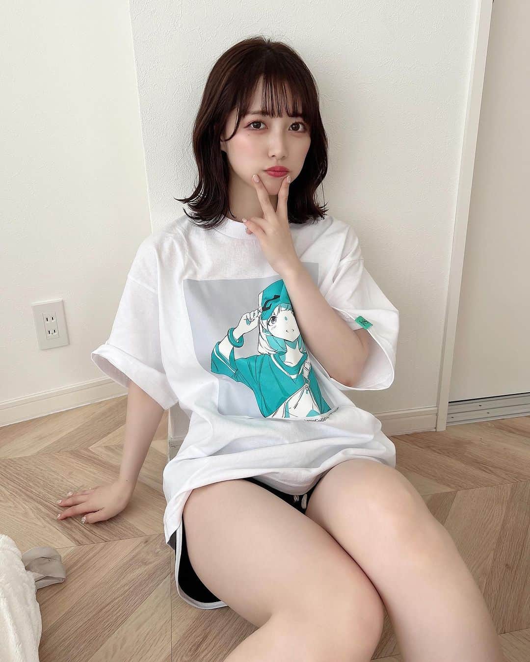 保科凜のインスタグラム：「のんびりいこうね〜！  ・ ・   #idol  #jamscollection  #selfie  #like  #followme #ootd #tshirts  #instagram   #アイドル #ジャムズ #保科凜 #tシャツコーデ  #部屋着  #部屋着女子  #外ハネ  #ミディアムヘアアレンジ」