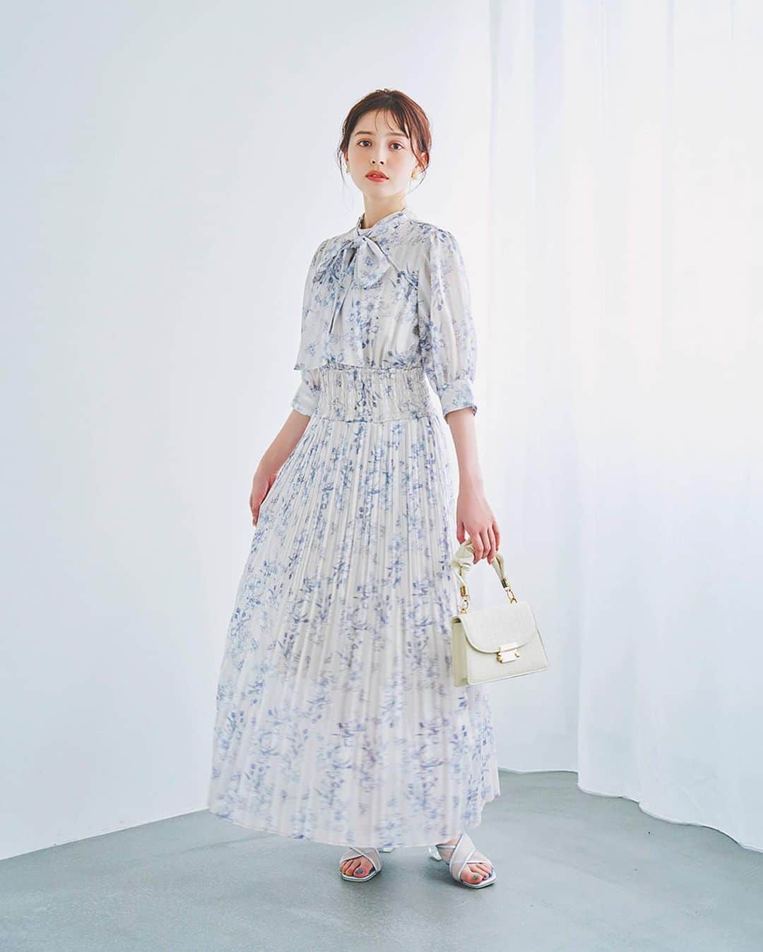 dazzlinさんのインスタグラム写真 - (dazzlinInstagram)「_____ Summer one-piece プリーツの ...