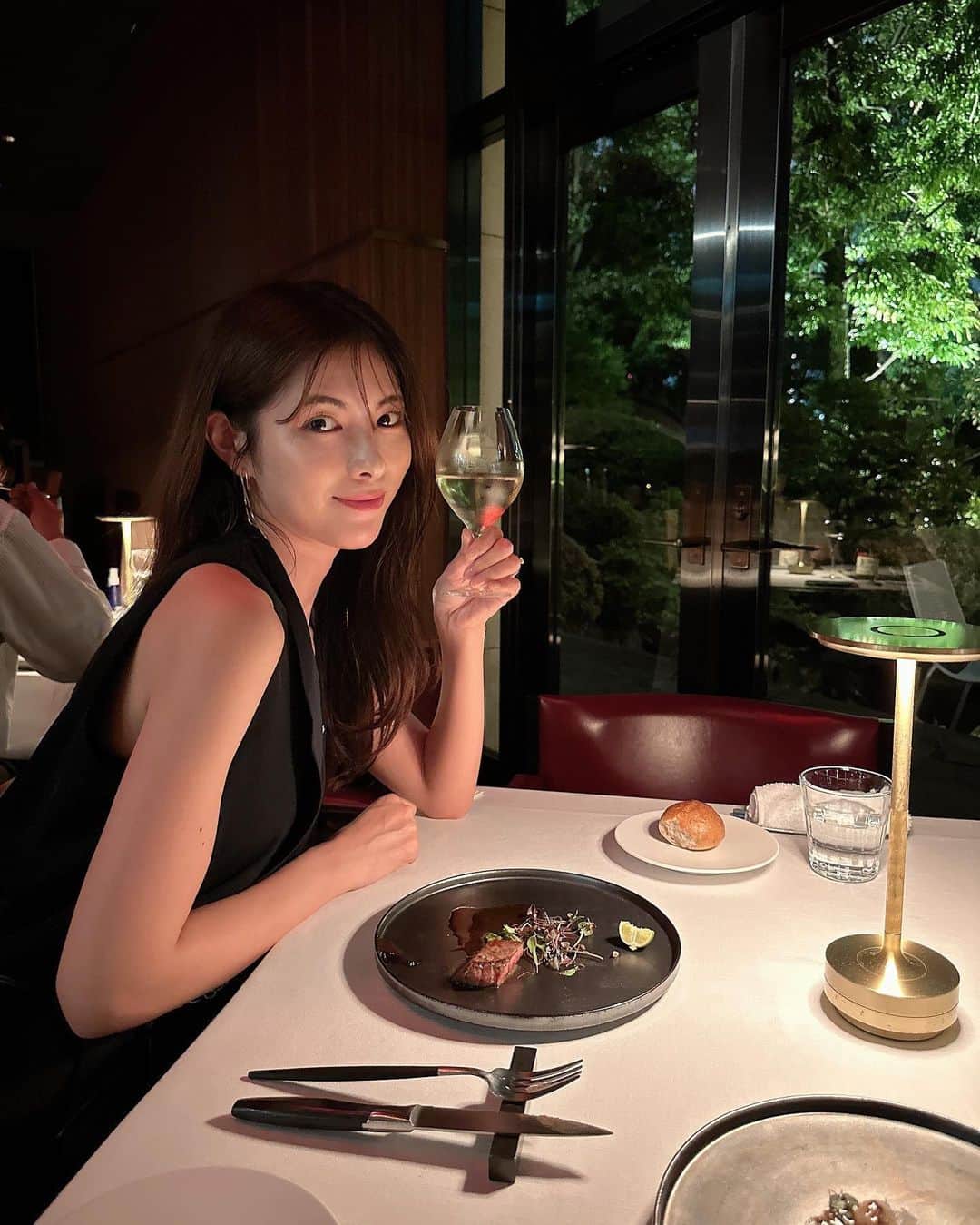 Yuika Matsuさんのインスタグラム写真 - (Yuika MatsuInstagram)「dinner🍽 <#大阪グルメ#大阪イタリアン #thegardenorientalosaka ) 　  都会に佇む広大なガーデンレストランの シェフ渾身コース。 9皿を頂きました♡ @thegardenorientalosaka  　 薄暗い店内で頂くクラシックなイタリアンは 雰囲気とも合い1品1品とても繊細 丁寧な味わいでとっても美味しい✨ 　  シェフがこだわり厳選した 日本をはじめ、世界の食材の美味しいが頂けました！ 　 　 👨🏻くんと久しぶりにこんな風に ゆっくり話しながらご飯食べれたなぁ😍 　  目の前に広大なガーデンのある ロケーションってなかなか 大阪市内にはないから雰囲気も良かったし🫶  2人とも美味しかったら 味付けとか食材に何を使ってるのかなぁ〜？と 言い合って今度家で作ってみようってなる☺️ 　 　 外で美味しいご飯たべて 家でのレパートリー増やしていくのです…♡♡  　  記念日やお誕生日のお祝いコースも あるから目的に合わせた利用もしやすい！ 　 ランチもしてるみたいだから 今度は友達と来てみよーっと💓 　  　 #ザガーデンオリエンタル大阪 #大阪ディナー #関西グルメ #関西ランチ #関西ディナー  #バースデープレート #birthdayplates #グルメ女子  #グルメ巡り #ぐるめすたぐらむ#PR」6月29日 22時44分 - yuika00802