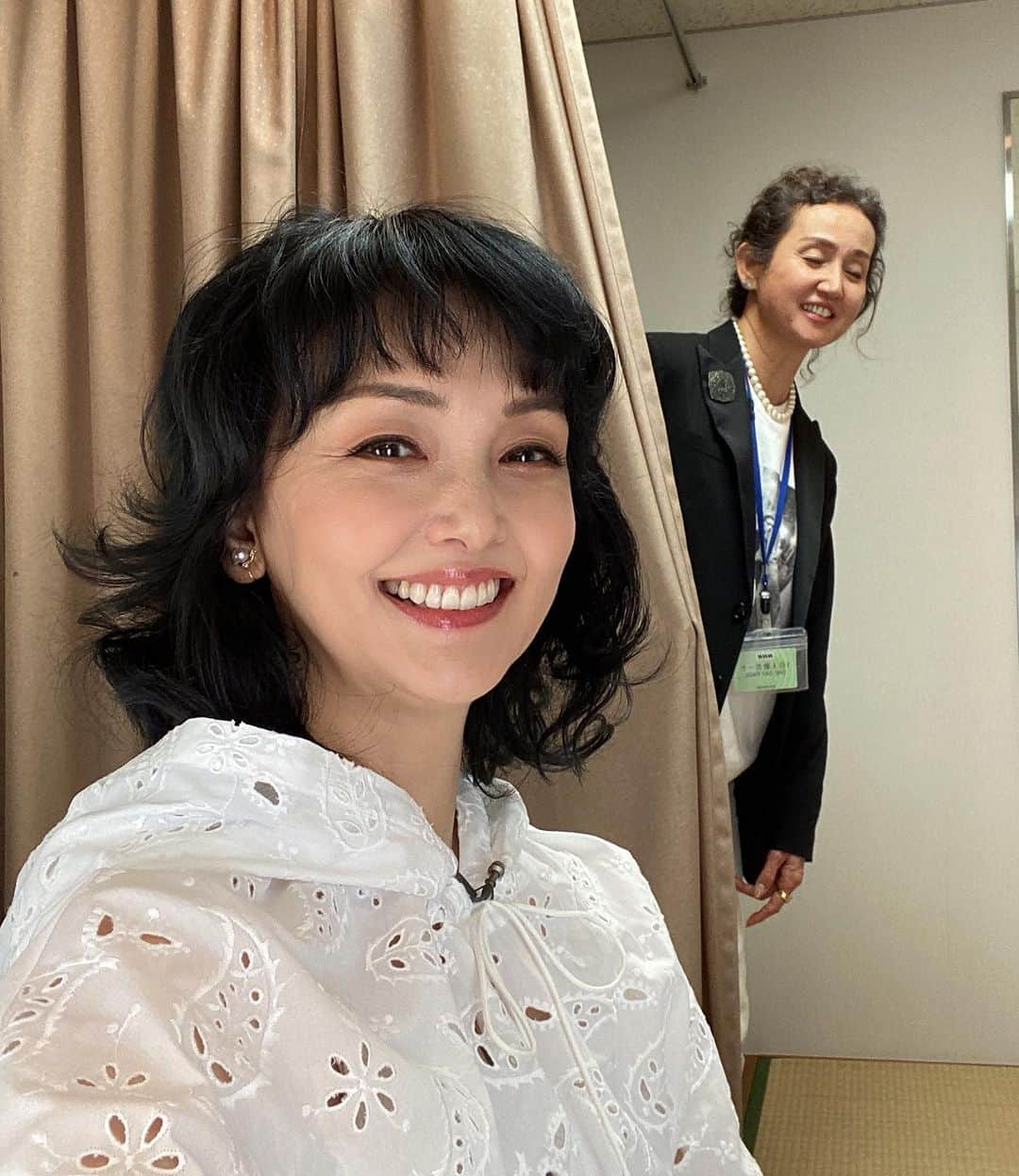 南果歩さんのインスタグラム写真 - (南果歩Instagram)「6月30日 #これだけはわかってる  #東京芸術劇場シアターウエスト 初日です‼️ 劇場でお待ちしています😊  そして19時57分から20時42分 #チコちゃんに叱られる  #nhk 放送です😊😊😊 今回も楽しい収録でした‼️ 是非見てくださいね❤️  明日は大変な日だぞ‼️‼️‼️ いやいや有難い😊 どれもこれも楽しんでこ❤️  生きる気で頑張る😊😊😊 それが南果歩だ🌈  #演劇 #演劇好きな人と繋がりたい  #舞台 #舞台好きな人と繋がりたい  #初日  #チコちゃん  #岡村隆史 さん #木村祐一 さん #野々村真 さん #塚原愛アナ   #南果歩 #kahominami #미나미카호 #japaneseactor 　 @fabianafilippi 素敵な衣装❤️ #ninariccijewelry  スタイリング @kuniko_sakamoto  メイク  #寺沢ルミ ちゃん いつもありがとう❤️❤️❤️」6月29日 22時44分 - kaho_minami