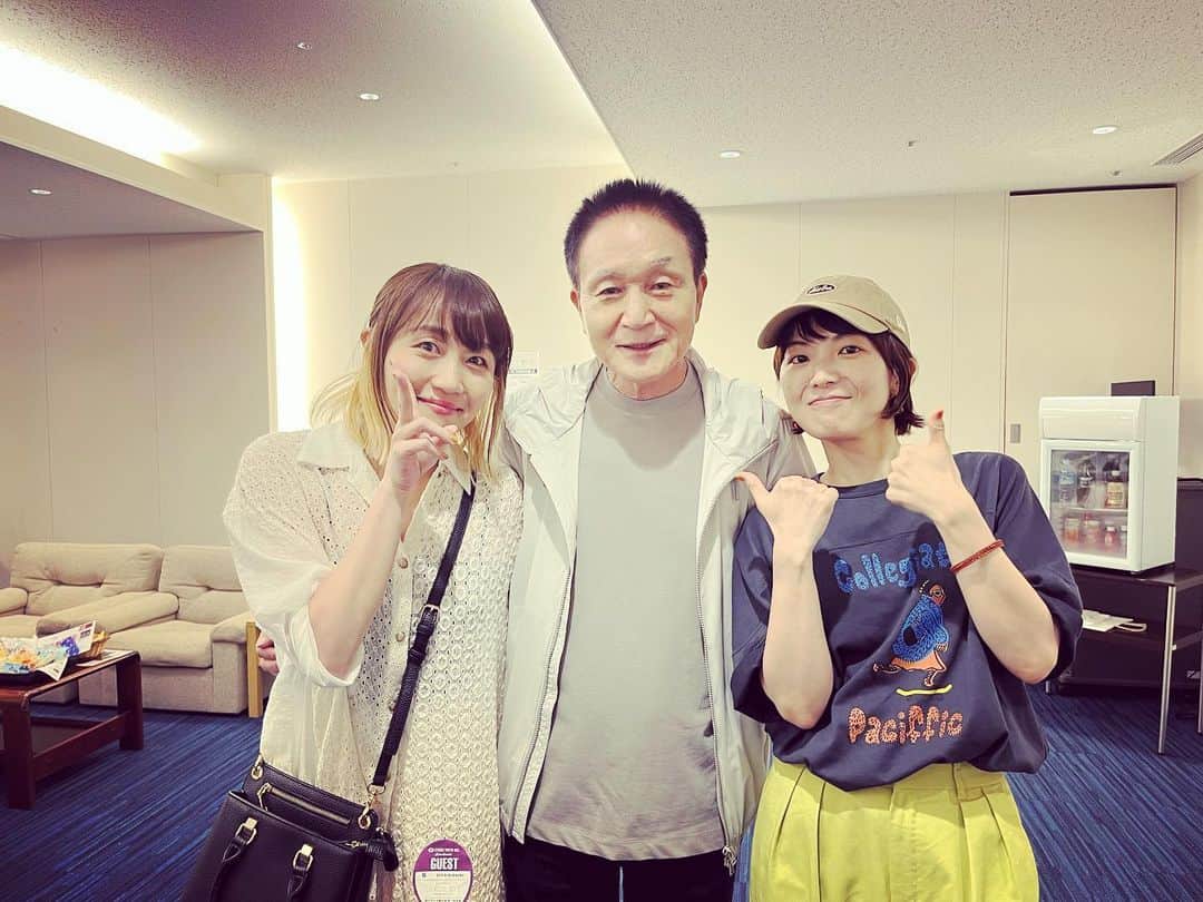 熊木杏里のインスタグラム：「小田さんの歌声と姿は今日も 前を向いていて。  静かだった心が息をしていくような 熱気。 ヤイコさんとお隣の席で一緒に歌いながら嬉しい時間でした✨  元気になれるんだなぁ。  ありがとうございました！」