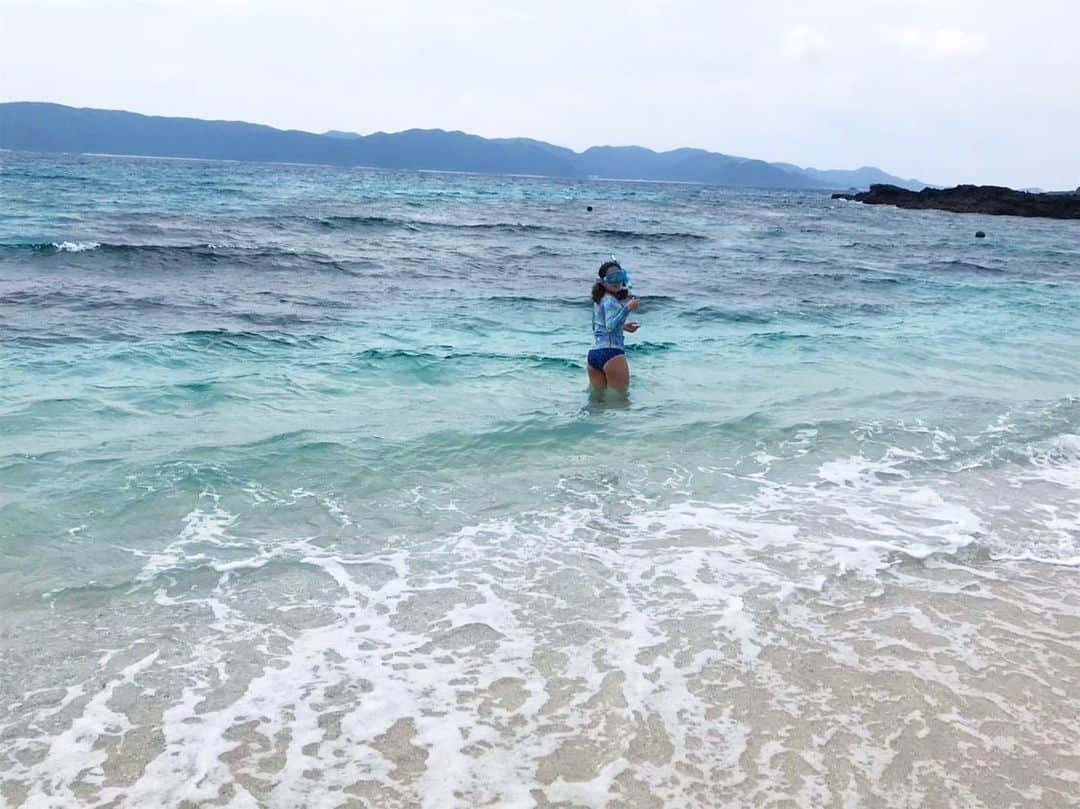 髙津奈々さんのインスタグラム写真 - (髙津奈々Instagram)「🧜‍♀️🤿🌊  今年の夏は海外遠征がない久しぶりの年だけど その分ハードなトレーニングが待っている🔥🧜‍♀️  11月末のアジア選手権に向けて 夏を耐え抜きます。  なるべく自然のパワーも吸収して 自然の中で強くなりたい🌏🏋🏽‍♂️  自然のすごさには 到底敵わないことを思い知らされてまた頑張れる！  ※競技とは全く関係ない写真とおもいきや　　　 ※シュノーケリングもフィンスイミング ※いろんなスポーツに取り組みながらフィンスイミング日本代表をしています  #フィンスイミング #日本代表 #シュノーケリング #ガチ勢 #スイマー #海 #アクティブ女子 #アスリート女子 #素潜り女子 #自然好き」6月29日 22時38分 - nanatakatsu