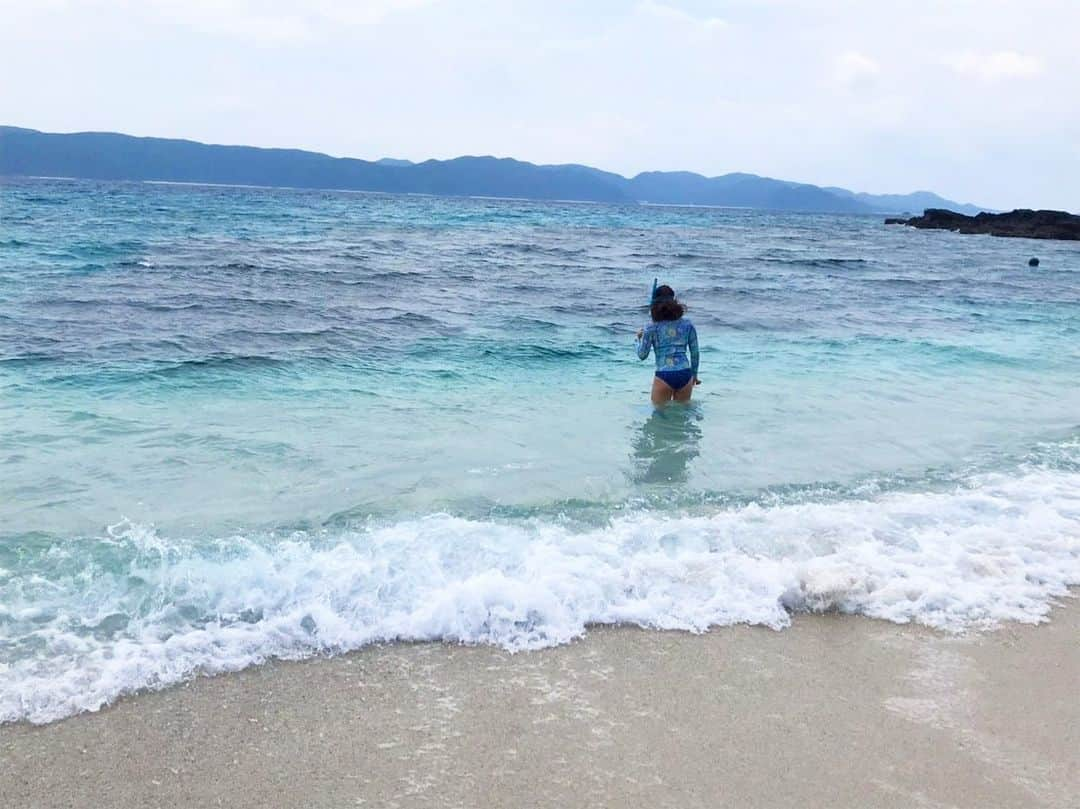 髙津奈々さんのインスタグラム写真 - (髙津奈々Instagram)「🧜‍♀️🤿🌊  今年の夏は海外遠征がない久しぶりの年だけど その分ハードなトレーニングが待っている🔥🧜‍♀️  11月末のアジア選手権に向けて 夏を耐え抜きます。  なるべく自然のパワーも吸収して 自然の中で強くなりたい🌏🏋🏽‍♂️  自然のすごさには 到底敵わないことを思い知らされてまた頑張れる！  ※競技とは全く関係ない写真とおもいきや　　　 ※シュノーケリングもフィンスイミング ※いろんなスポーツに取り組みながらフィンスイミング日本代表をしています  #フィンスイミング #日本代表 #シュノーケリング #ガチ勢 #スイマー #海 #アクティブ女子 #アスリート女子 #素潜り女子 #自然好き」6月29日 22時38分 - nanatakatsu