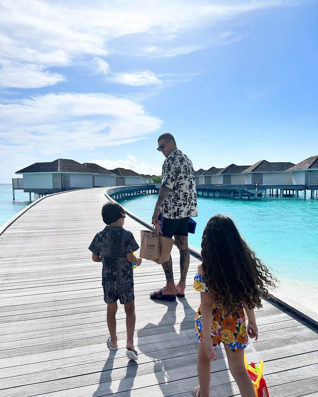 エデルソン・モラレスのインスタグラム：「a nice day with @kandima_maldives 🏝️👍🏻」