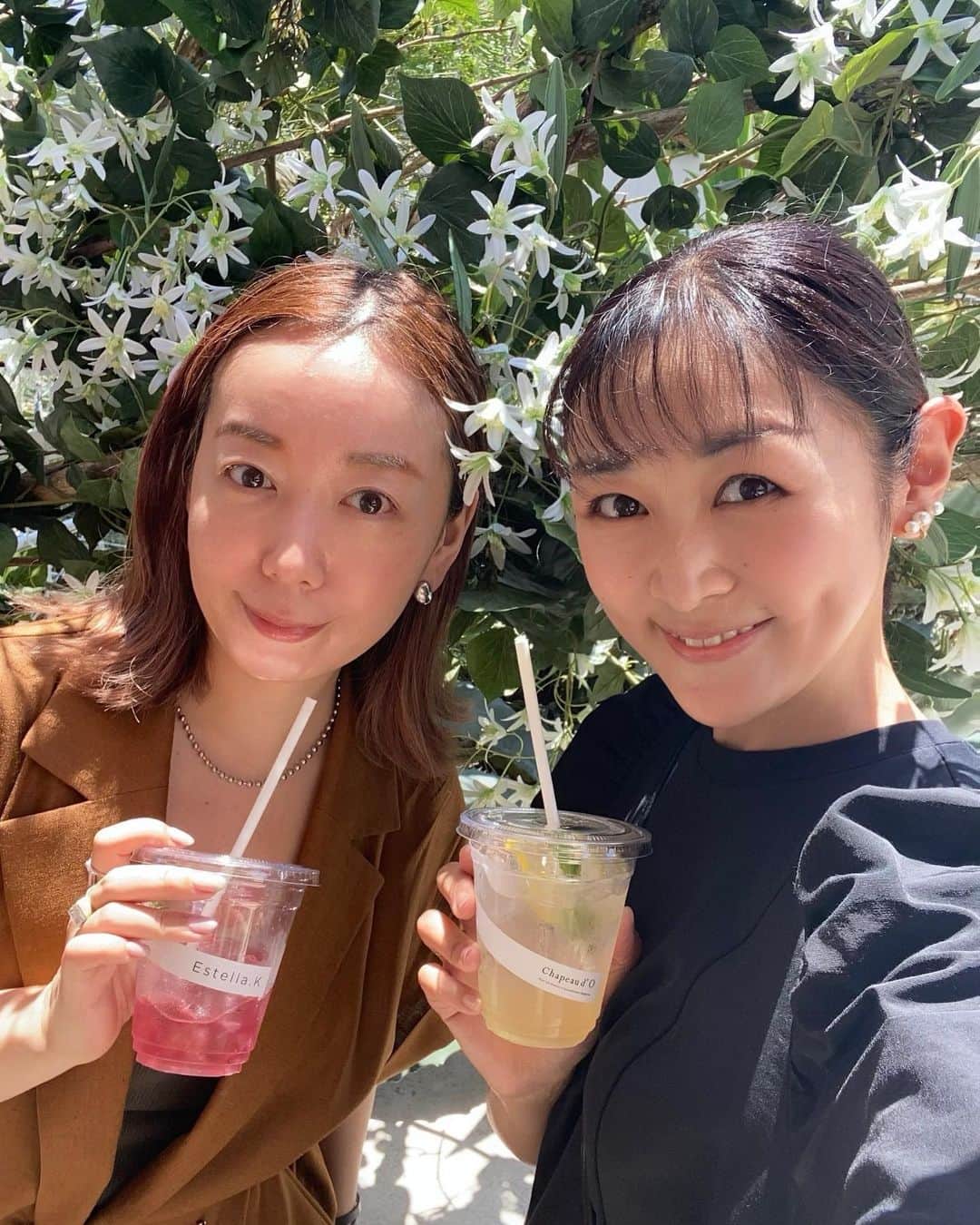 のインスタグラム：「なおさん💛 @hasegawa_nao   コロナ禍になってからお会いできていなくて、久しぶりに会えましたー✨  なおさんみたいな女性って本当に憧れる。 いろいろお話しできて楽しかった♡ またゆっくりじっくりお願いします🙏  いつもInstagramで見ていた @chapeaud_o の展示会もご一緒させていただき、帽子もヘアアクセサリーも大好きなので、ただただ幸せ空間でした✨  #あ #前髪きりました」