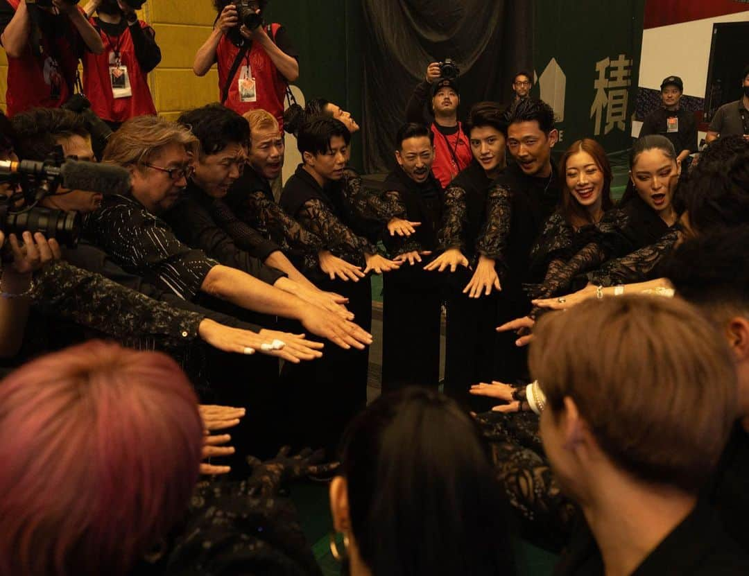 SONNYさんのインスタグラム写真 - (SONNYInstagram)「TOHO DANCERS pt 1 📸 【Before hitting the stage】  DANCERS:  @ywkibhs  @50tokyo  @a.tamiyah  @ksk_bgl  @ryotatheteam  @hiroto0401  @kodaikodaikodai  @kenzomasuda  @taaaney__  @ora_naoki   @cb1484  @linaigarashi  @erikoshimamura  @nanakokubo_  @seeee26  @akarii_510   CAMERA: @ryoya_suzuki___  @kny1993   #東方神起livetour2023_classyc #東方神起 #TVXQ #東方ダンサーズ」6月29日 23時09分 - sonnyprimetime