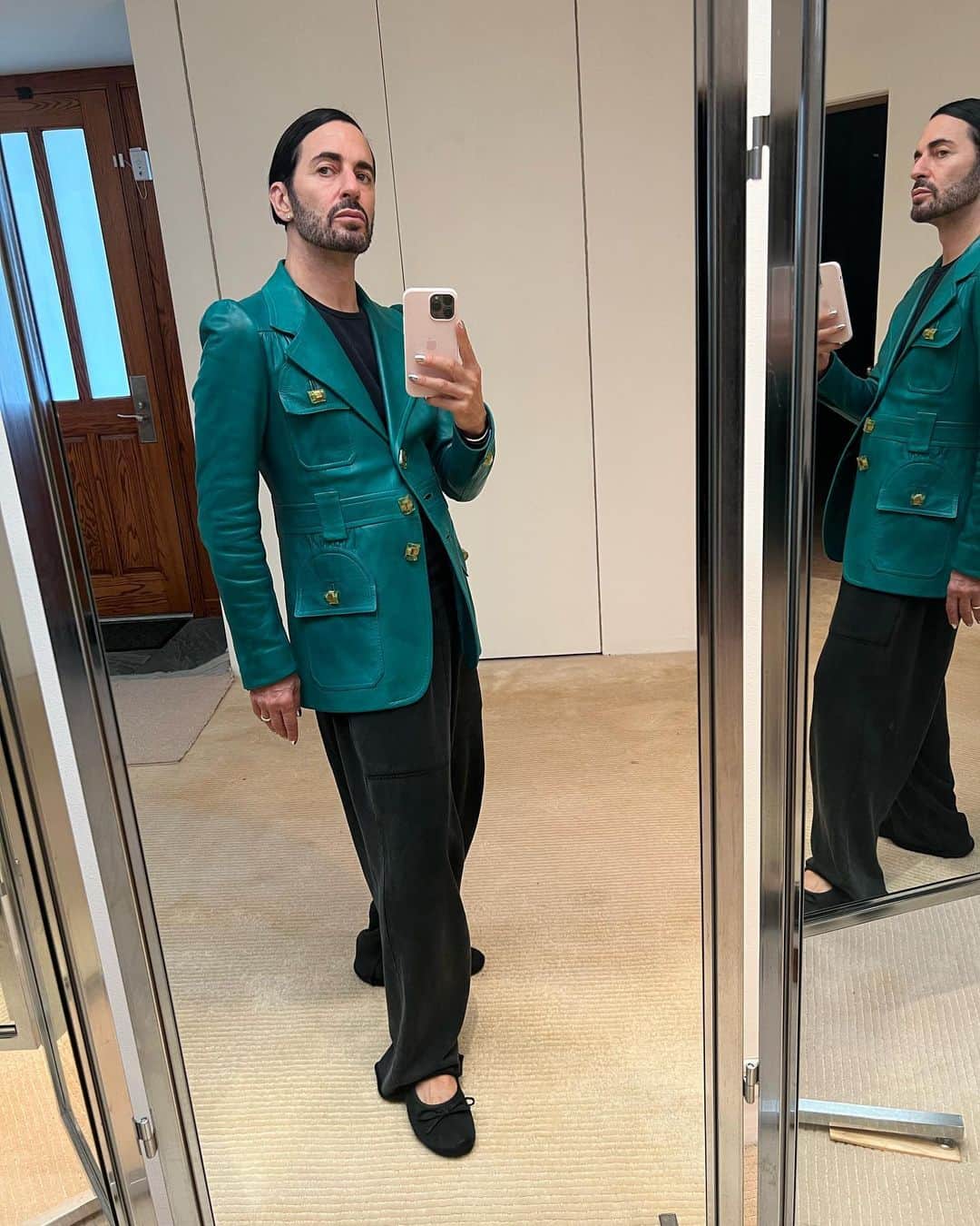 のインスタグラム：「off to work we go  favorite @prada jacket, @balenciaga pants and shoes.  #OOTD #gratefulnothateful」