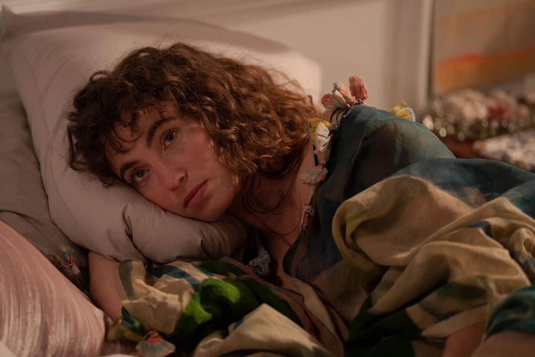 サラ・ジェシカ・パーカーのインスタグラム：「So much love for @katerinatannenbaum. Welcome back, Lisette. Episode 3 of @justlikethatmax available now on @streamonmax. X, SJ」