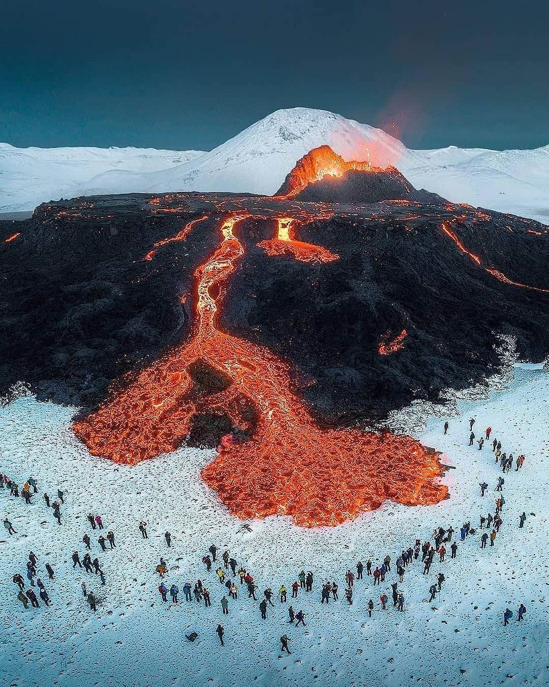 Earth Picsさんのインスタグラム写真 - (Earth PicsInstagram)「@arnarkristjans_photography — In 2021, a mesmerizing volcanic eruption near Reykjavik captured the attention of spectators for a remarkable six-month period, making it the longest eruption witnessed in Iceland in over 50 years.  The eruption commenced on the evening of March 19 in the vicinity of Mount Fagradalsfjall, situated on the Reykjanes peninsula southwest of Reykjavik. Throughout this incredible event, observers witnessed a range of breathtaking phenomena, from a gentle flow of lava to dramatic eruptions resembling geysers, spewing rocks and stones into the air.  This extraordinary natural spectacle quickly became a major tourist attraction, attracting a staggering 300,000 visitors, as reported by the Iceland Tourist Board.  📸 @arnarkristjans_photography  📍Iceland 🇮🇸」6月29日 23時26分 - earthpix