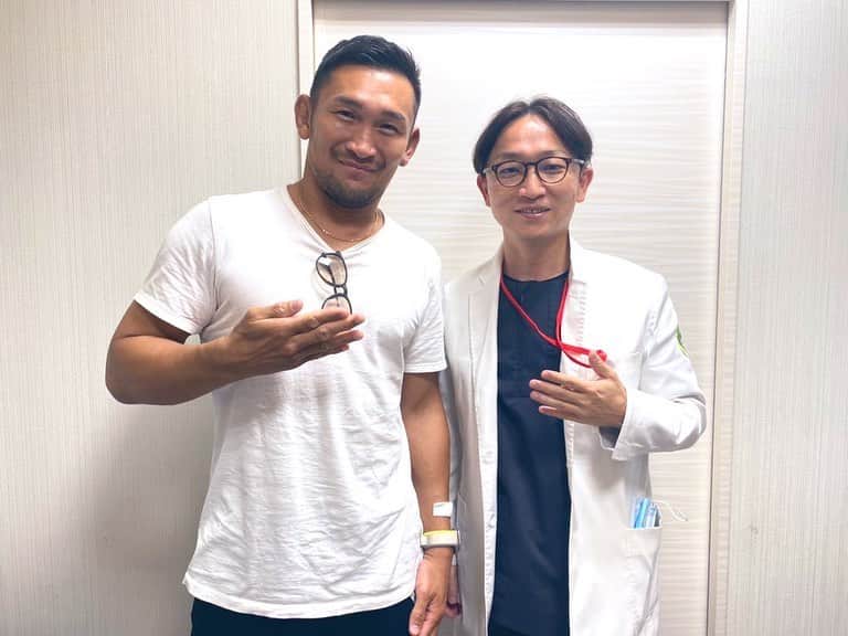 ストラッサー起一のインスタグラム：「武蔵村山さいとうクリニックさんで人間ドックを受けて来ました。  健康でいれるから格闘技に取り組める。  健康は1番の財産です。  この健康を噛み締めて次戦は必ず取り返したいと思います！  齊藤院長ありがとうございました。」