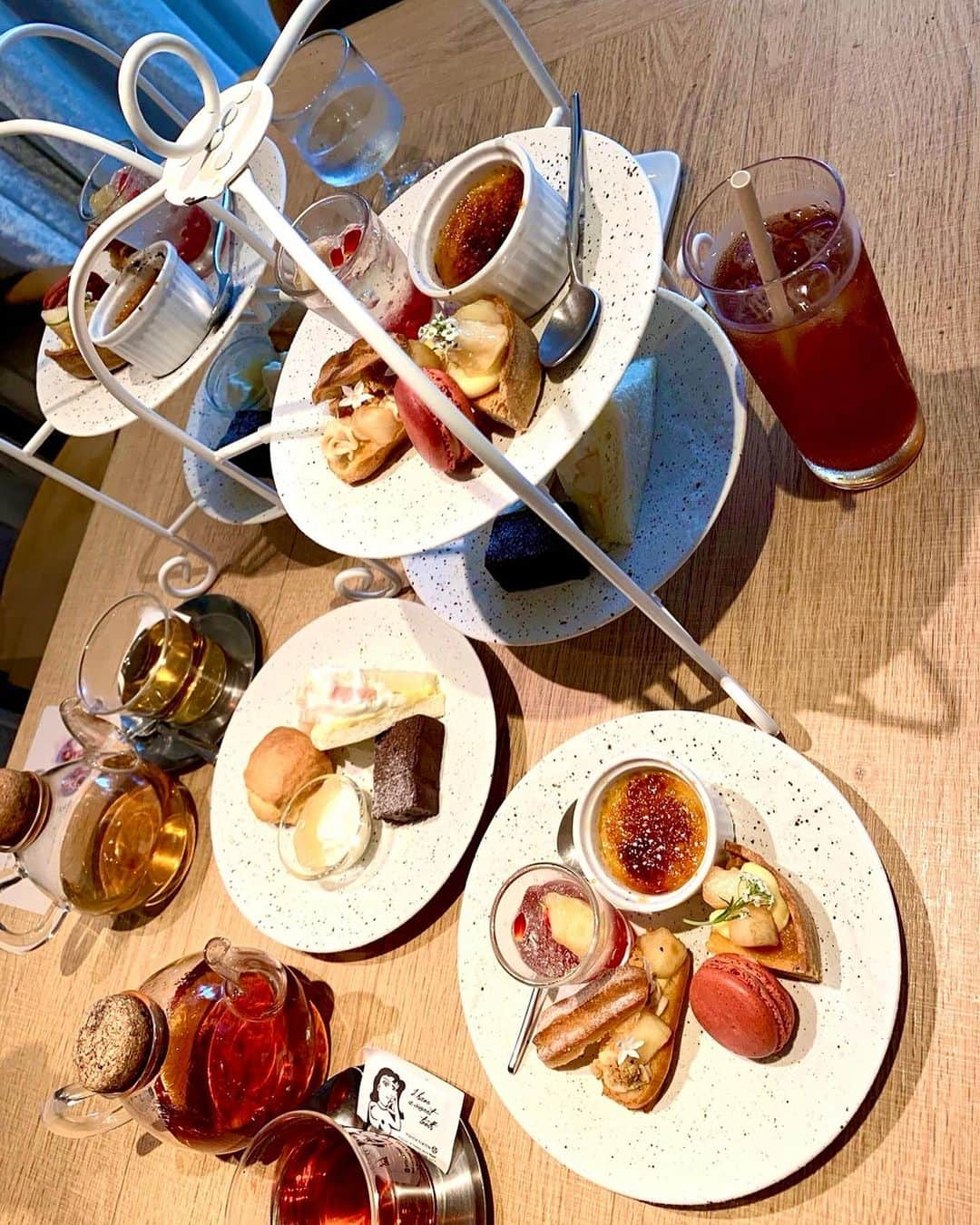 若月雅のインスタグラム：「. TOOTH TOOTH GARDEN RESTAURANTにて 桃活女子会🍑🍽️🤍 アフタヌーンティーで桃は初めて✨  食べられない生クリーム系以外は、綺麗に完食😋 どれも美味しくて、皆でお喋りしながら時間はあっという間でした！ 楽しかったあ(●´ω｀●) . . #toothtooth  #神戸国際会館  #桃　#桃スイーツ #アフタヌーンティー  #桃活　#ヌン活  #桃大好き　 . .」