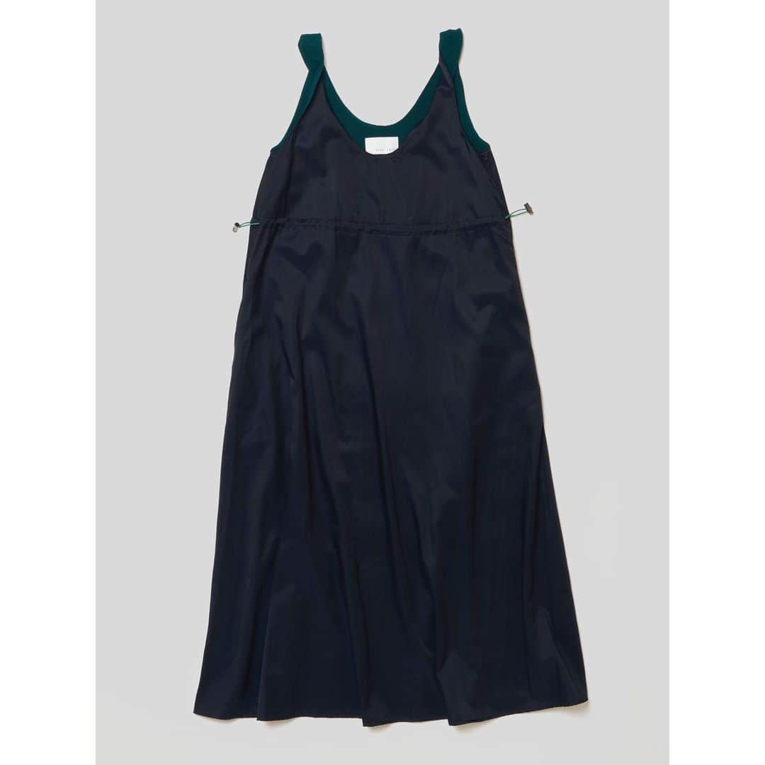 サワ タカイのインスタグラム：「sawa takai Spring Summer 2023  Bib Dress in Dk. Navy Cotton/Rayon Twill  なめらかな落ち感と控えめな光沢感のあるレーヨン/コットン混紡のツイル素材を使用したワンピース。ショルダー部分のメッシュ素材が見え隠れするデザインが特徴的。  #sawatakai #springsummer2023 #ss23 #ss2023」