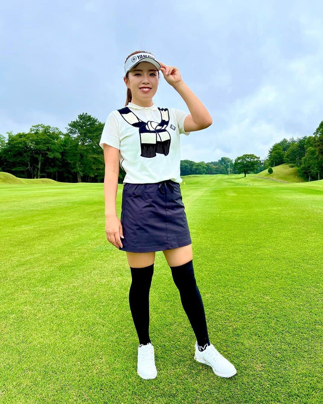 篠原まりあのインスタグラム：「__________**  @v12golf_official  の新作   "FAKE PRD POLO"  ちょ〜〜かわいい !!! 🩵🩷💛」