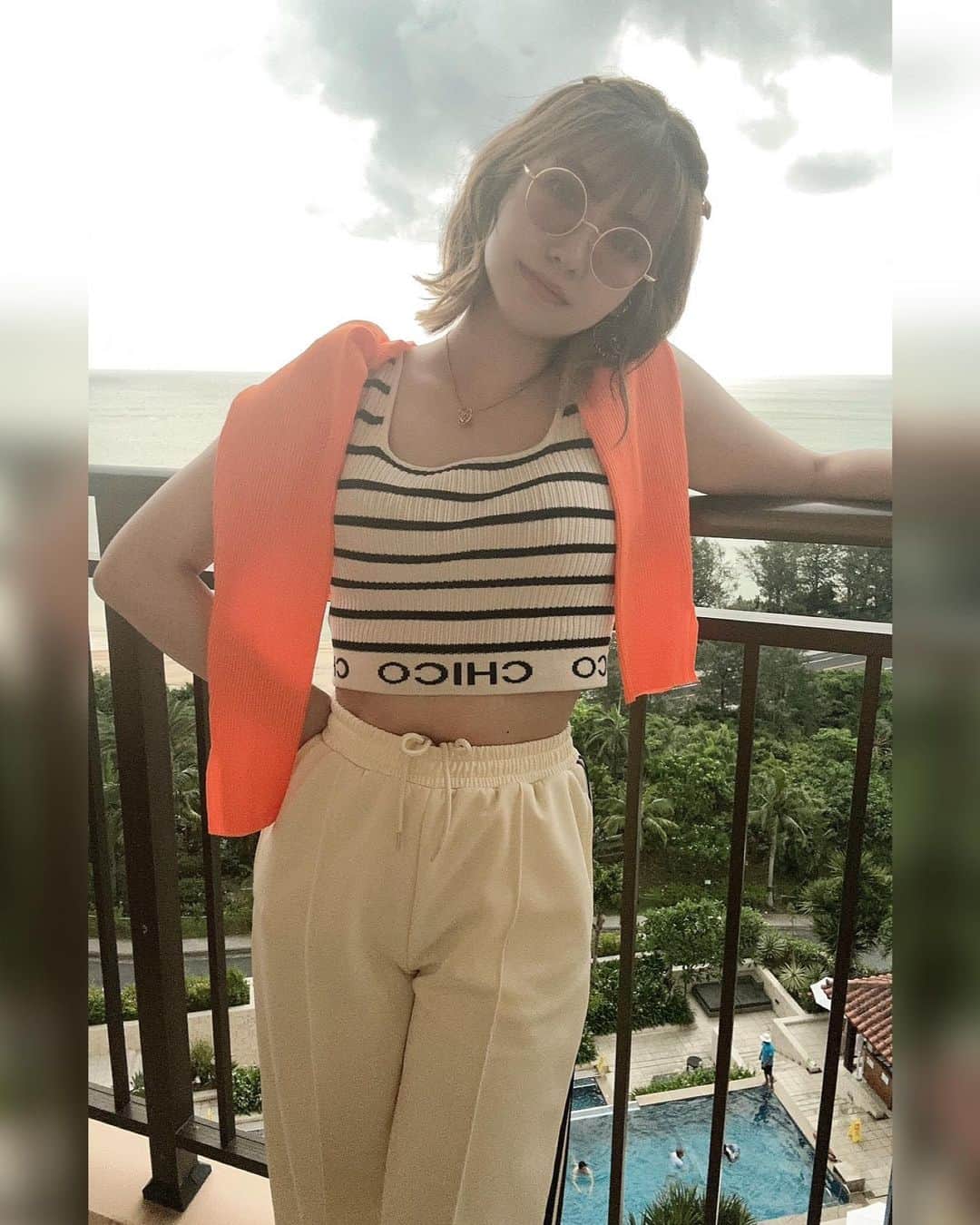 のインスタグラム：「. 下のプールで泳ごうかと思ったけど、ダイビング疲れでアイスしか食べれなかった💔 . #シティーグループ #ニュークラ #ベルベ #鈴鐘 #クラブベルべ #クラブ鈴鐘 #ホステス #キャバ嬢 #すすきのキャバクラ #すすきのホステス #ショートカット女子 #酒好き」