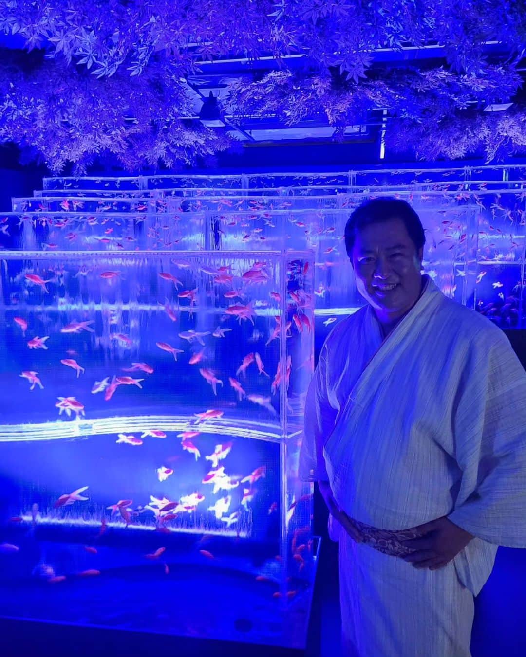 とにかく明るい安村さんのインスタグラム写真 - (とにかく明るい安村Instagram)「アートアクアリウム美術館 GINZA 最高だよ！ みんなも来てね！  #アートアクアリウム美術館  #とにかく明るい安村  #吉本自宅劇場」6月29日 15時04分 - tonikaku.a.yasumura