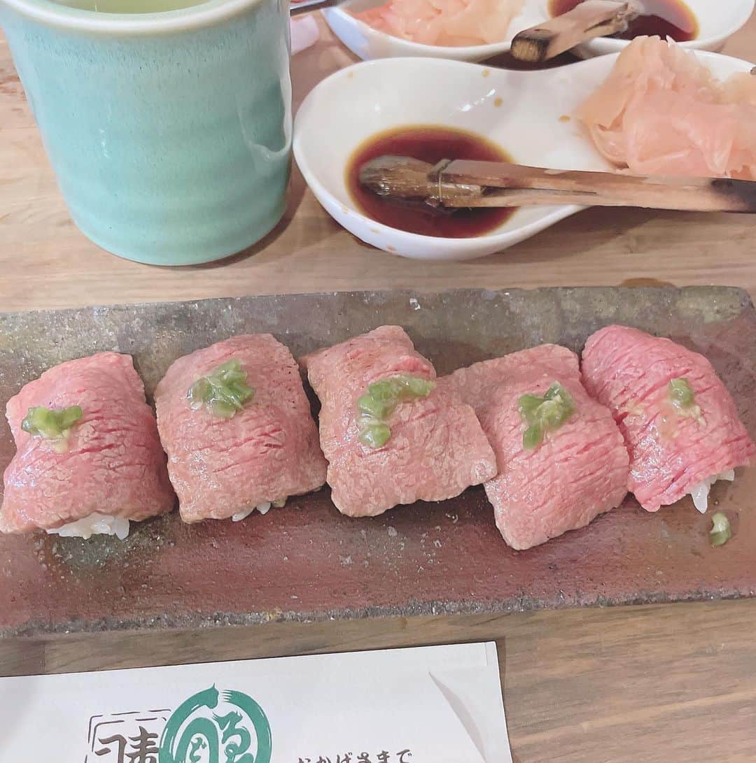 黒木優子さんのインスタグラム写真 - (黒木優子Instagram)「今日は大阪へ😍❤️ あやか姉ちゃんfamilyとゑんどう寿司さんへ💖  とっても美味しくて感動しました😍 最初に穴子食べた瞬間！ふわふわでビビりました！ 全部のお寿司が美味しくて全種類（5皿❤️一皿5貫）食べちゃいました😍  食べた後はワタナベ鍼灸院さんへ身体のメンテナンスへ💖  たかさんの治療最高です❤️‍🩹  足が結構限界まできててヤバかったのですが、ブッチ切れる前に治してもらいました😭  これで明日からの練習も安心です😭😭😭  またメンテナンス宜しくお願いします🥺❤️‍🩹笑  そして最後は大阪梅田のMIZUNOさんへ😊 次の試合で履く靴を買いに！ 注文するのが遅すぎて足型オーダーが間に合わないらしく😭  たかさん、あやか姉ちゃんご飯から身体のメンテナンスまで本当にありがとうございました😭  #ワタナベ鍼灸院 #ゑんどう寿司 #身体メンテナンス #MIZUNO #たかさんをタグ付けできない！笑」6月29日 15時24分 - yuko.kuroki